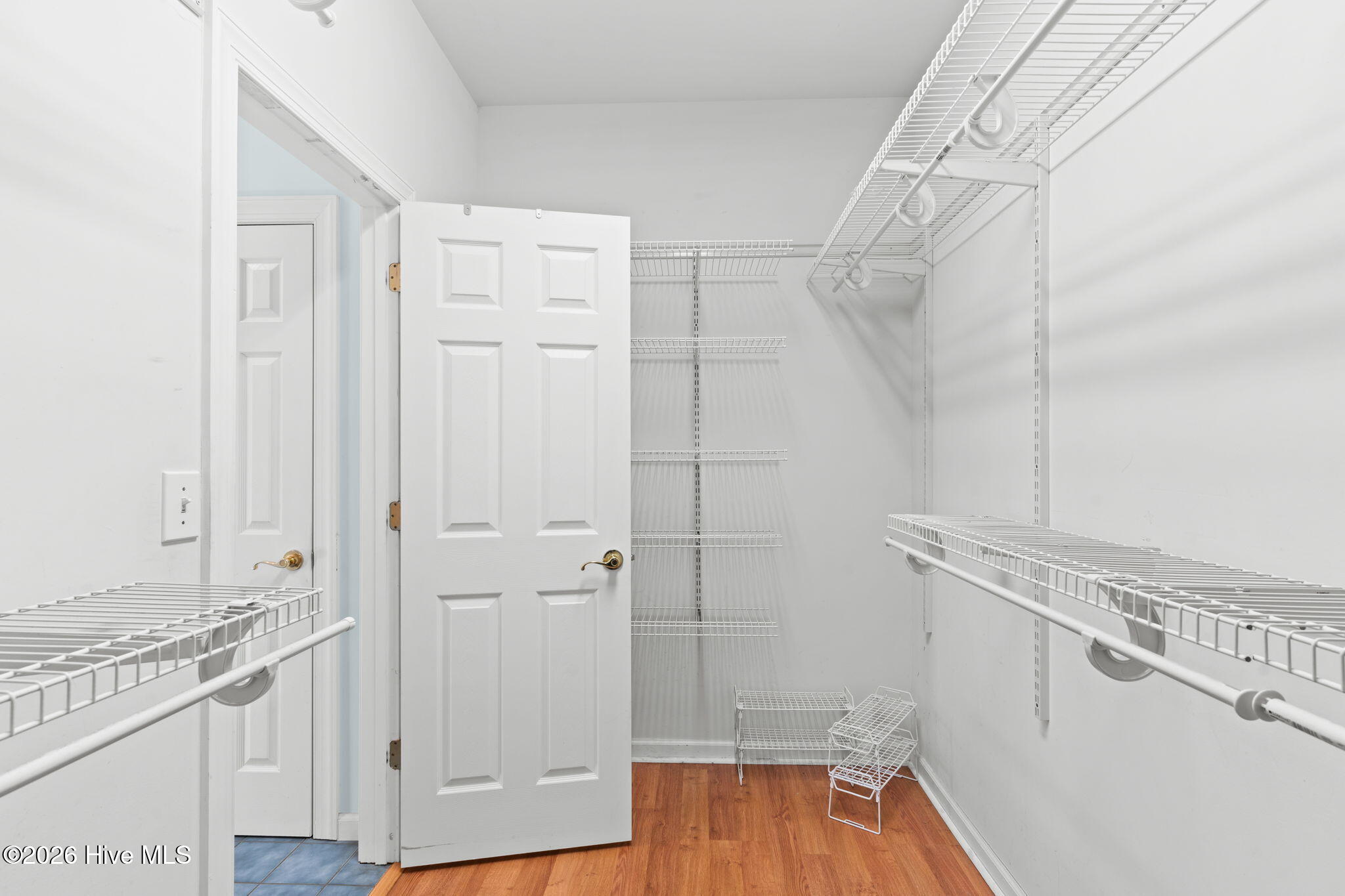 100551669 | Photo 27