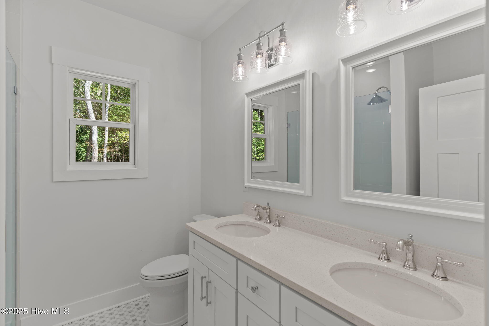 100531709 | Photo 23