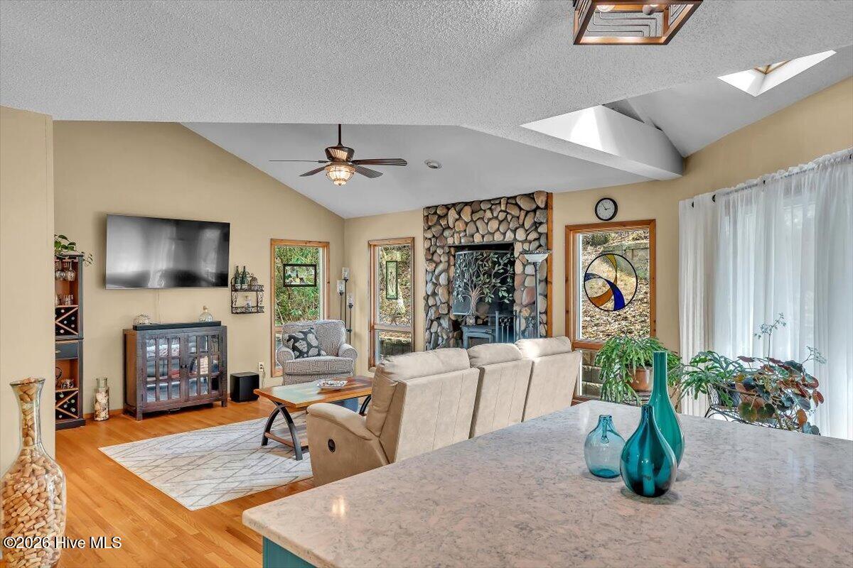 100561735 | Photo 22