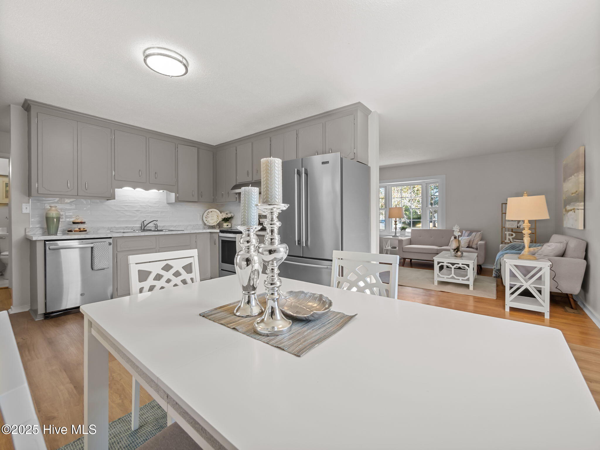 2859 Easy Street,Newport