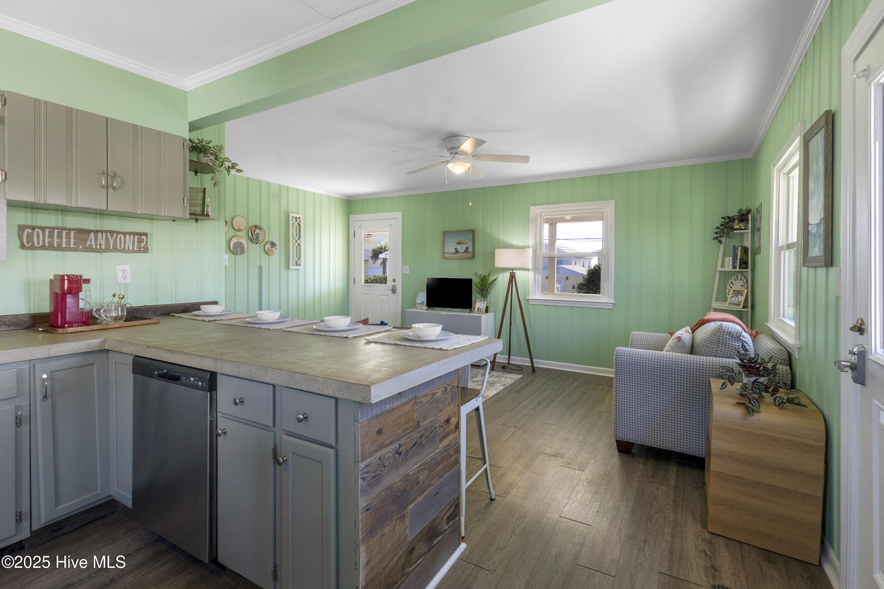 100541212 | Photo 14