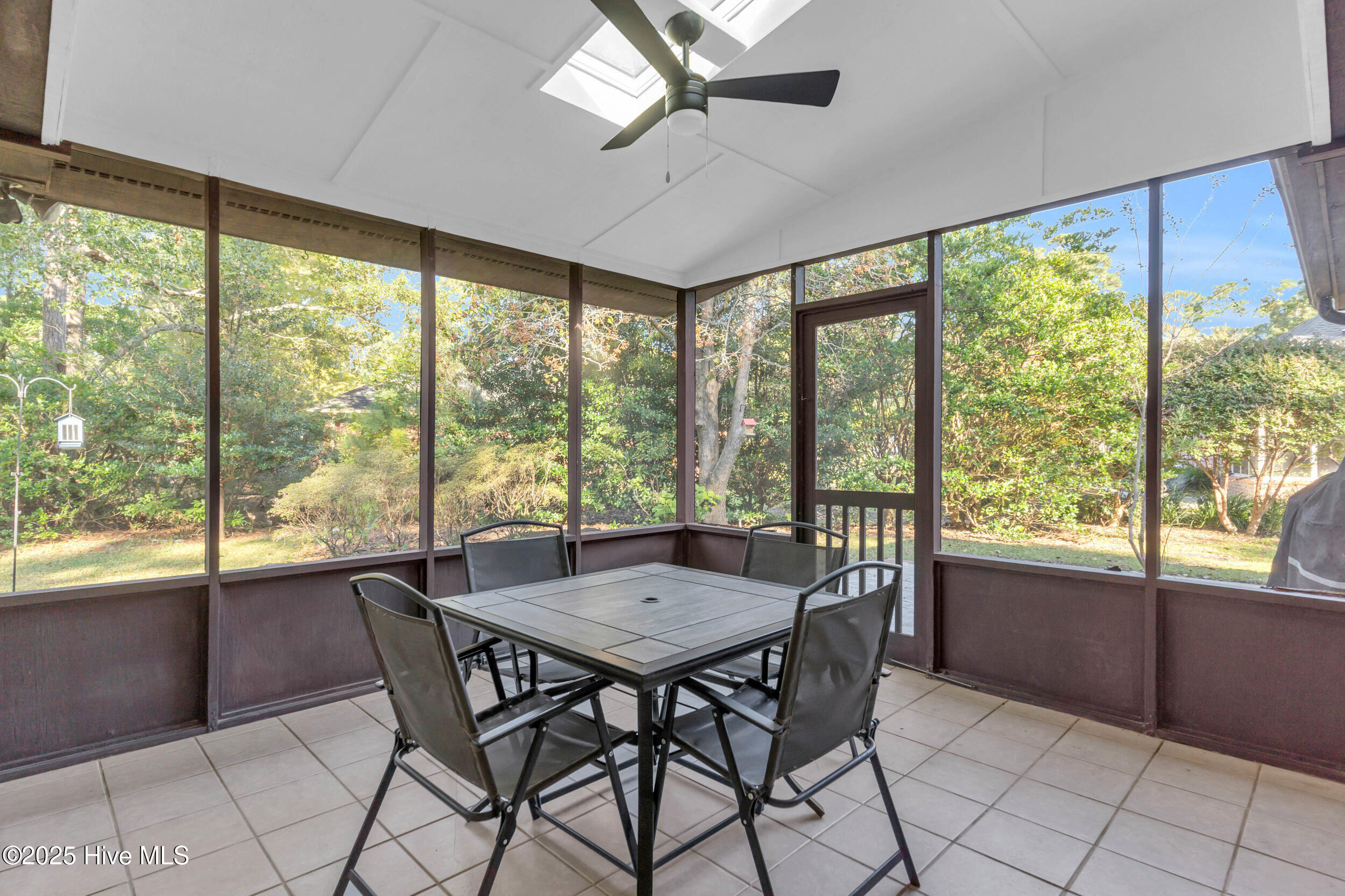 100538060 | Photo 31