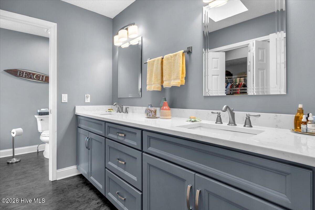 100563011 | Photo 36