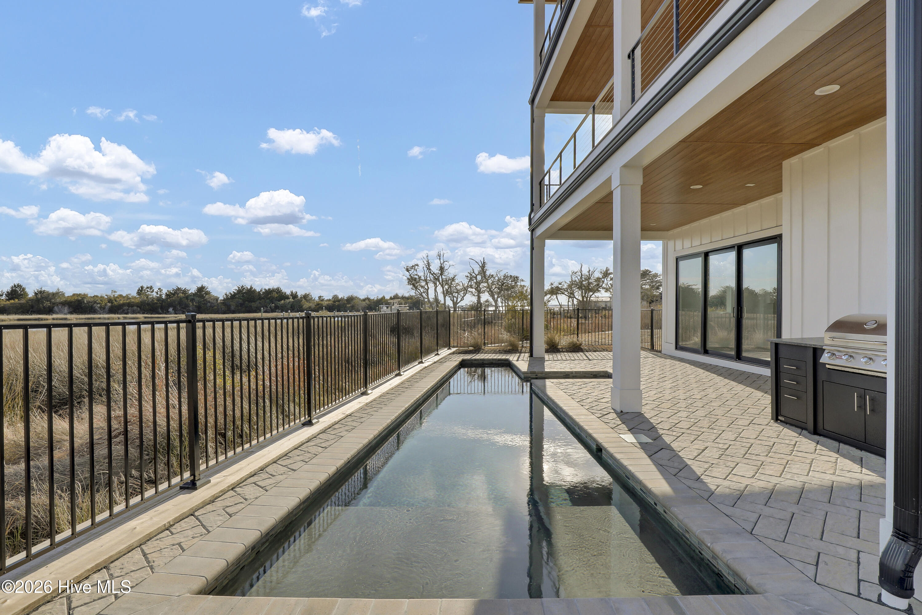 100556414 | Photo 47