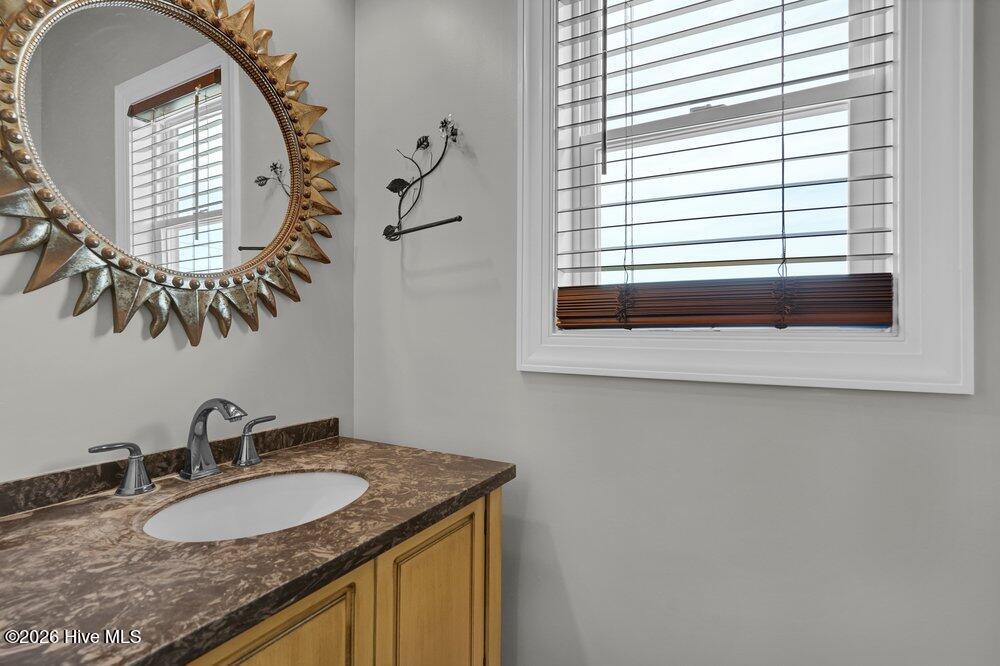 100567511 | Photo 35