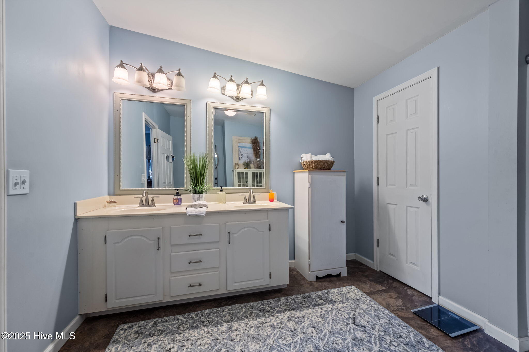 100537137 | Photo 32