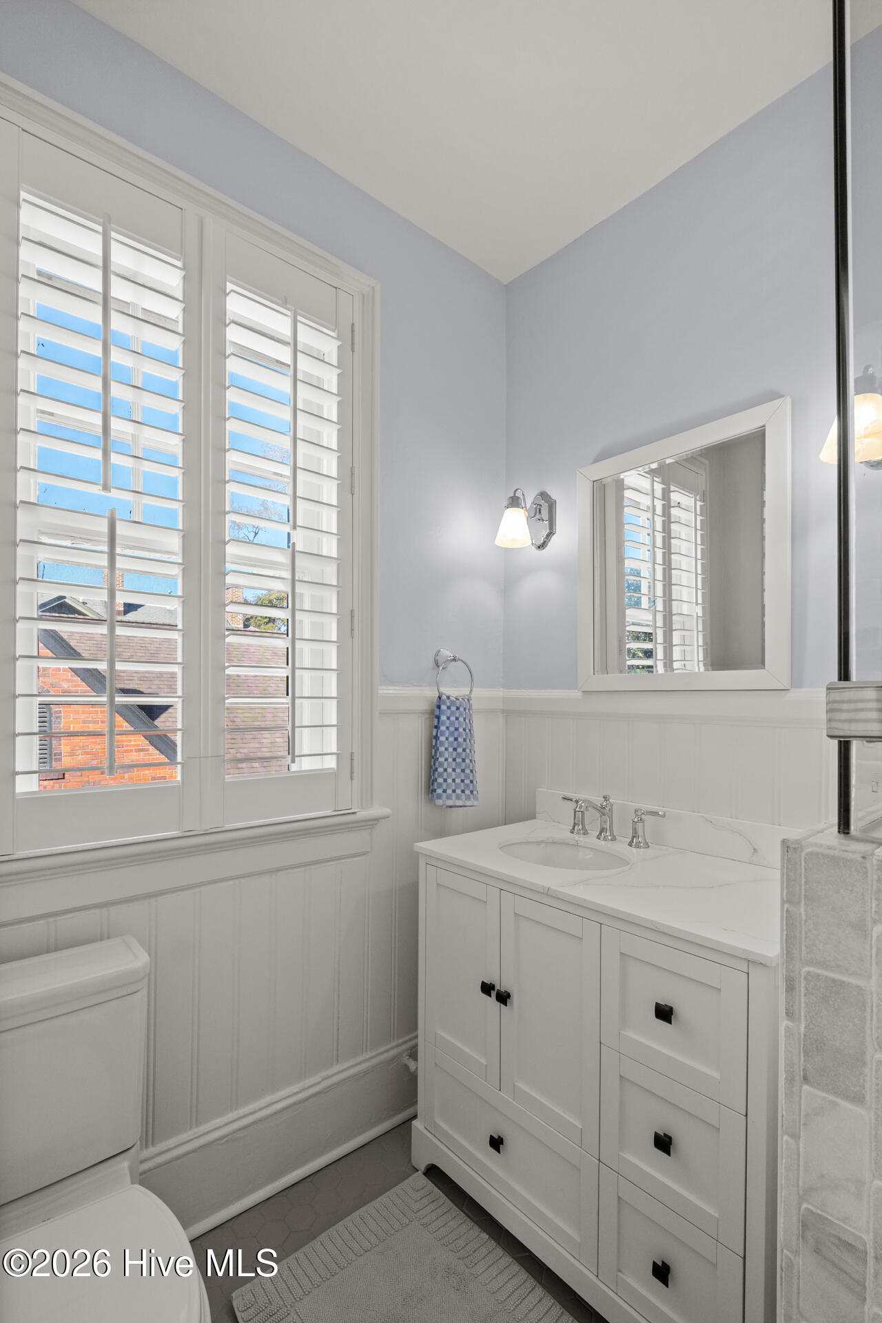 100556093 | Photo 43