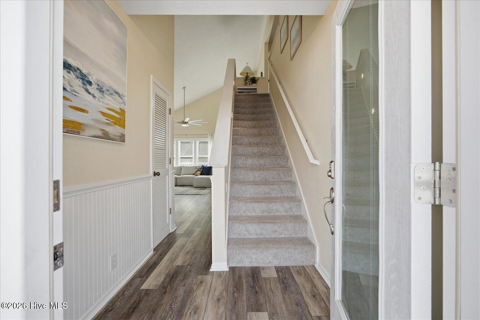 100558776 | Photo 22