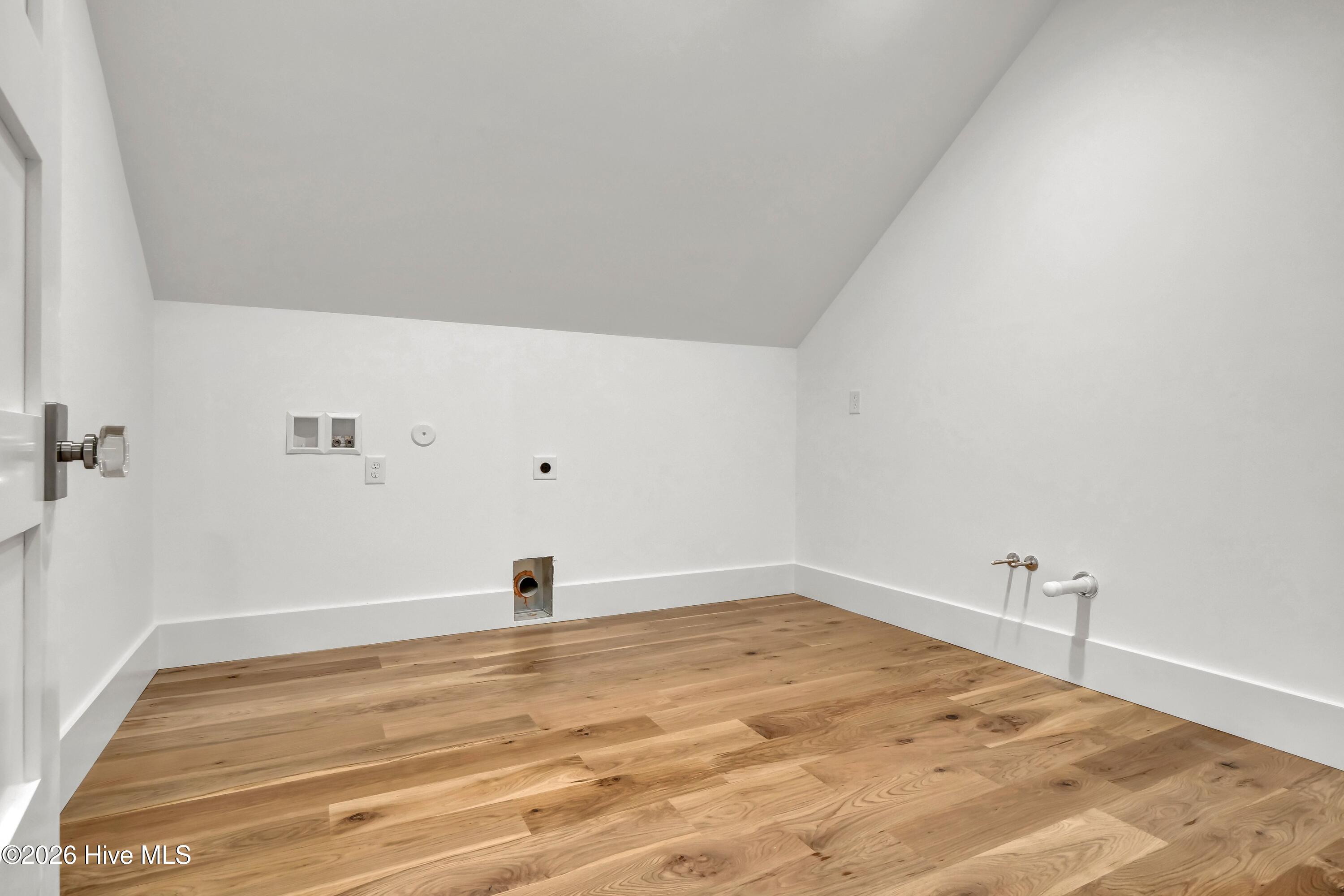 100553648 | Photo 40