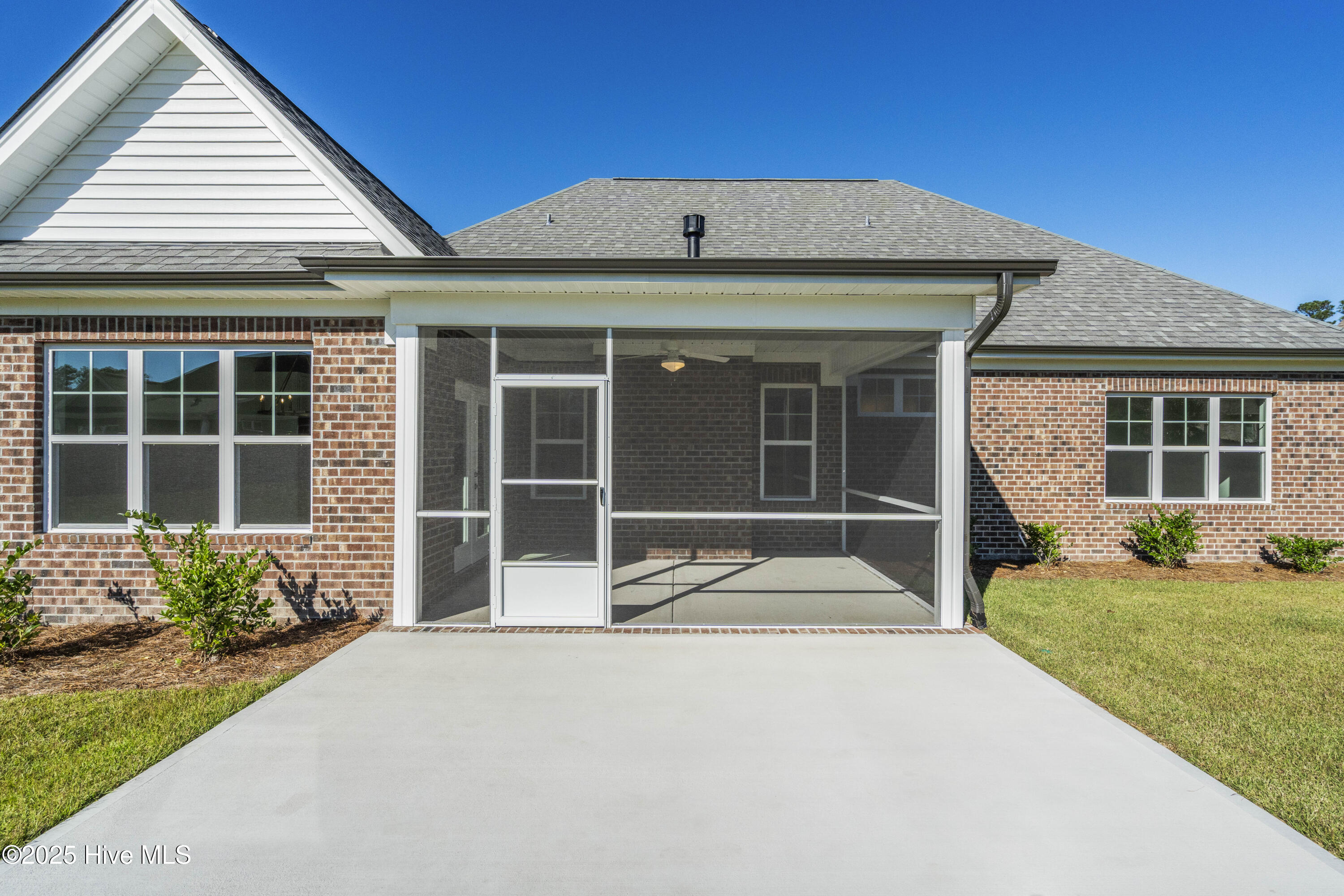 100517740 | Photo 42