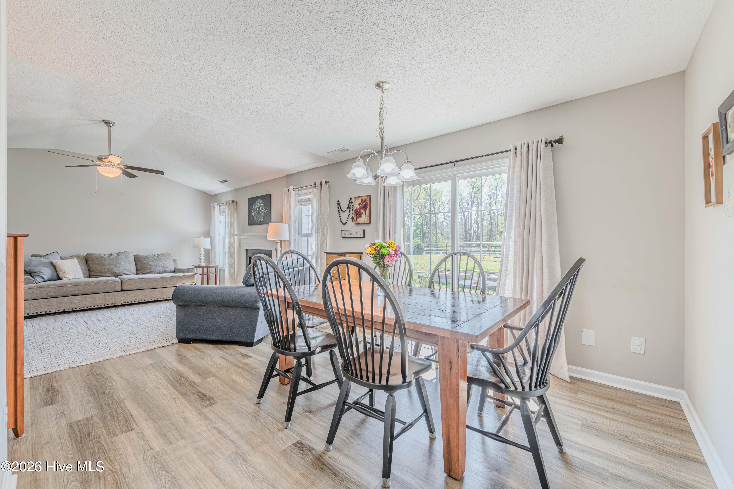 100565701 | Photo 11