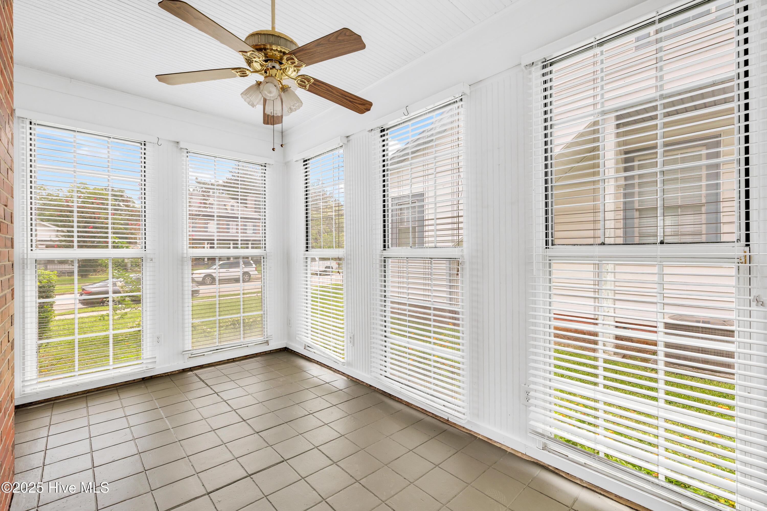 100522192 | Photo 14