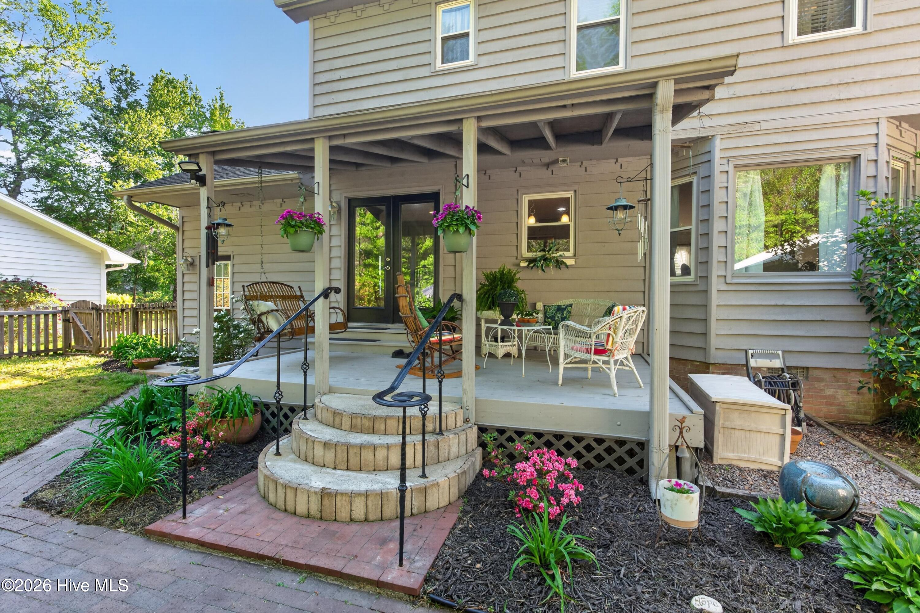 100569160 | Photo 44