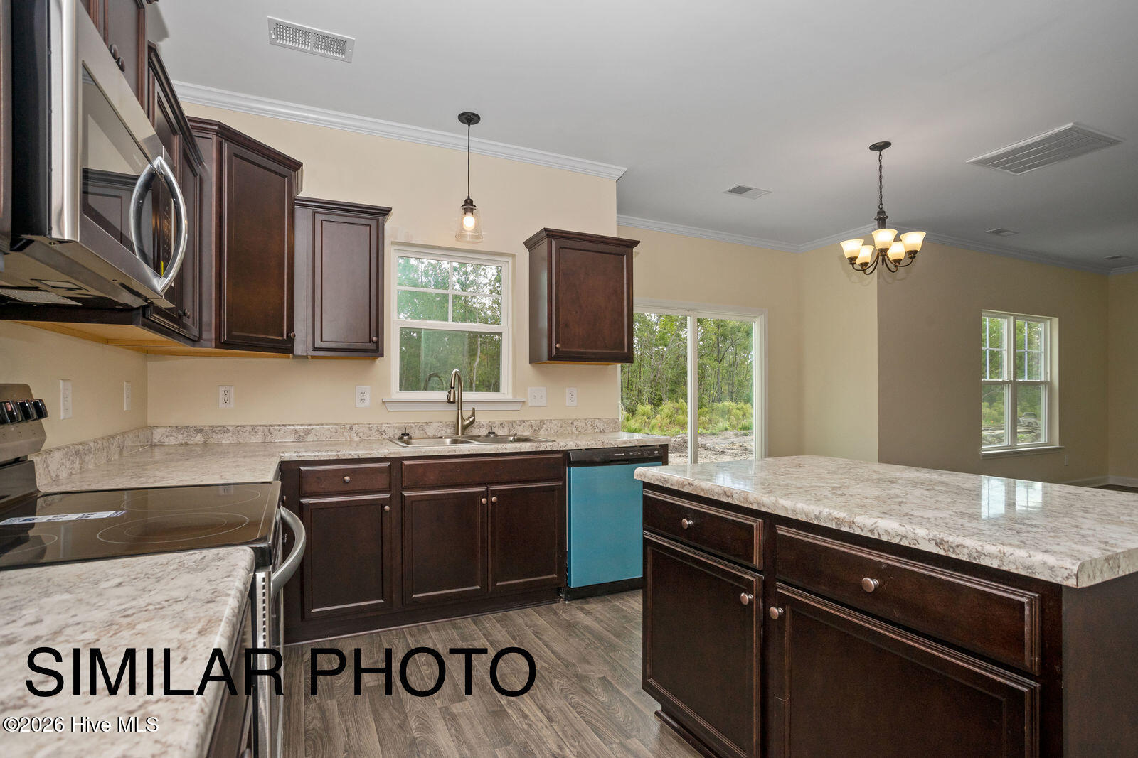 100566502 | Photo 17