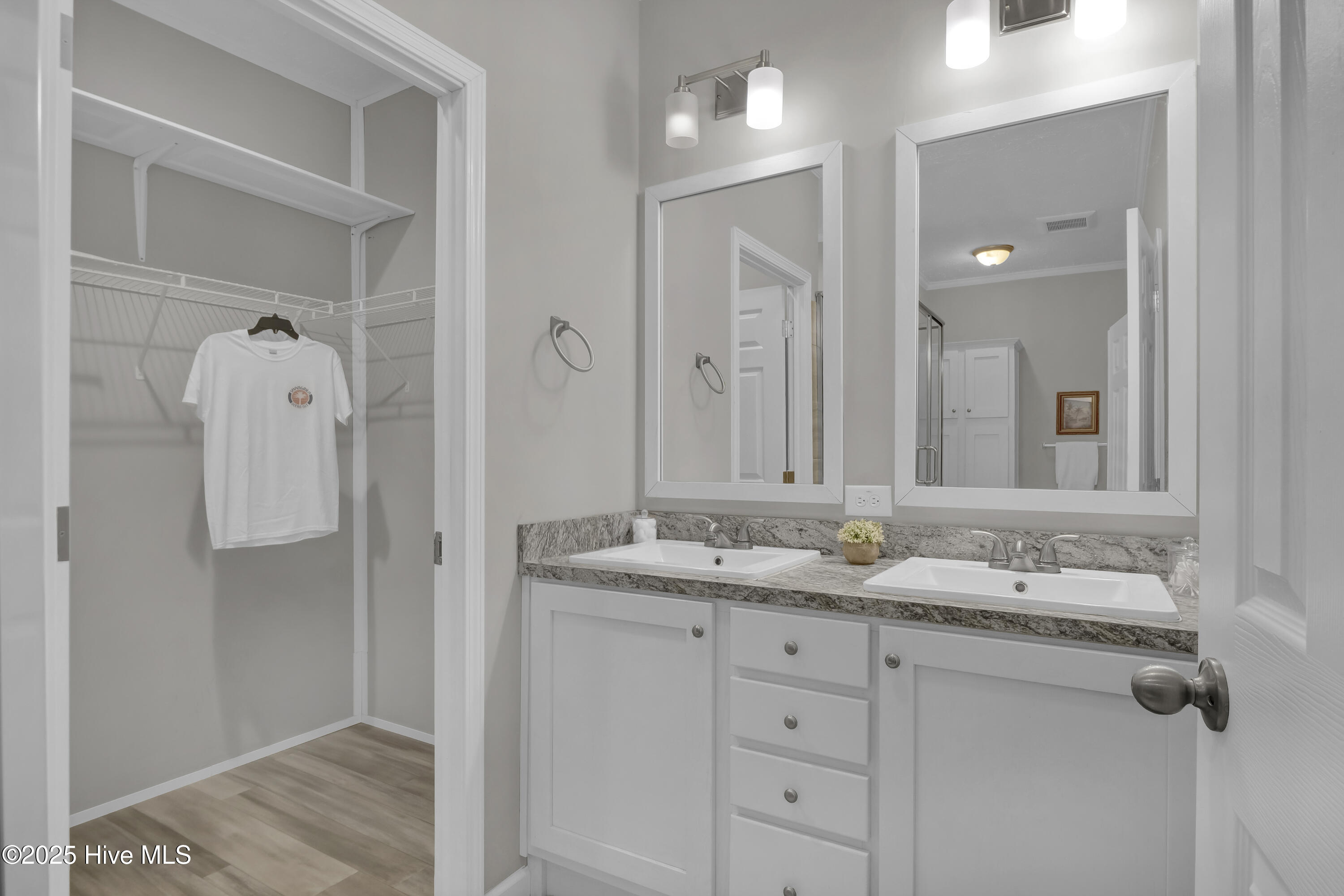 100510336 | Photo 19