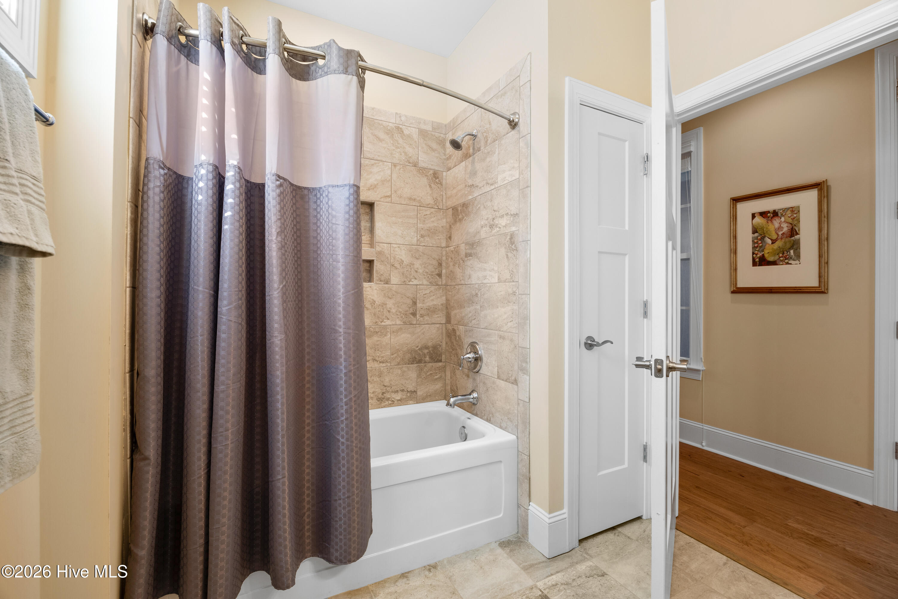 100550520 | Photo 28