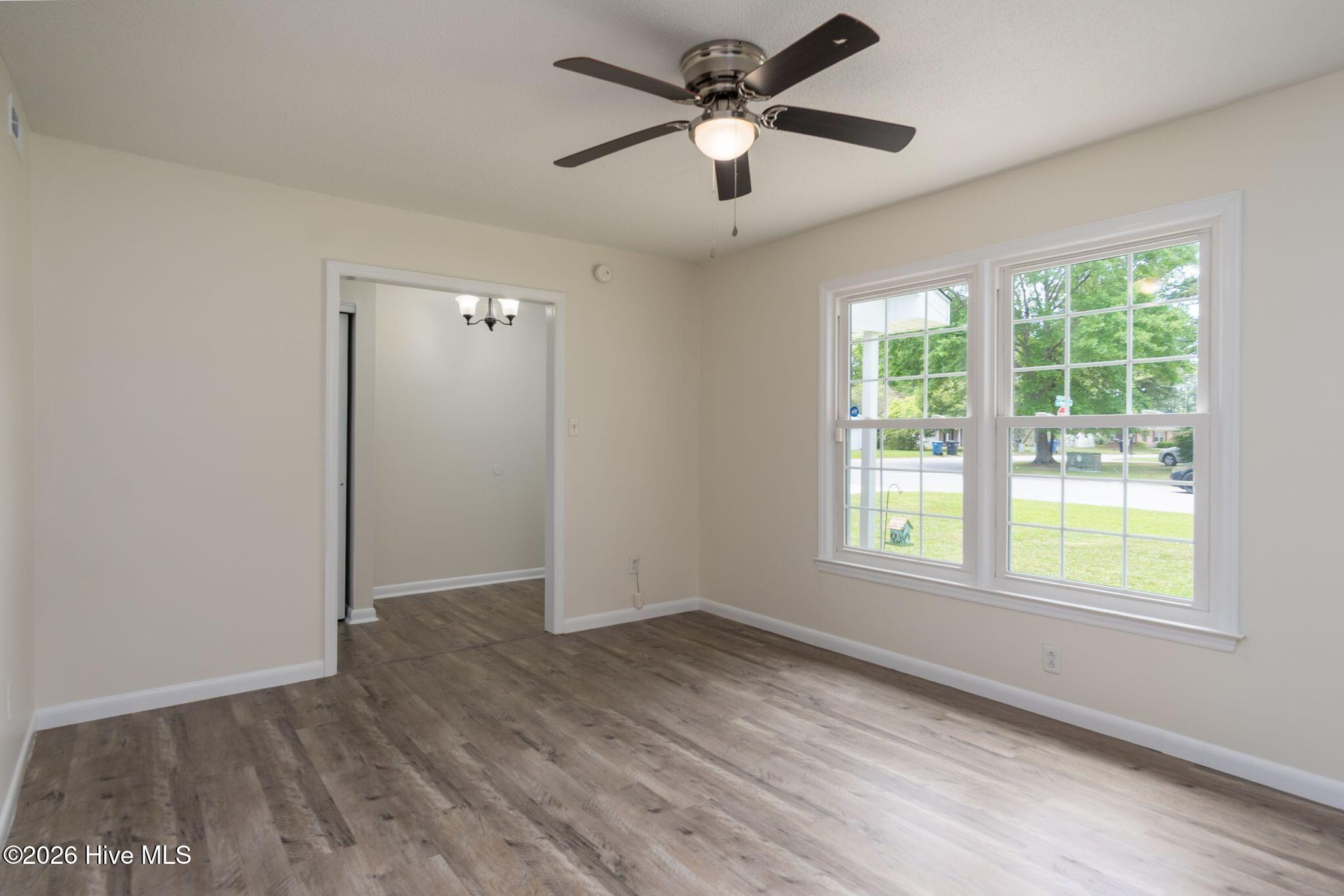 100568369 | Photo 14