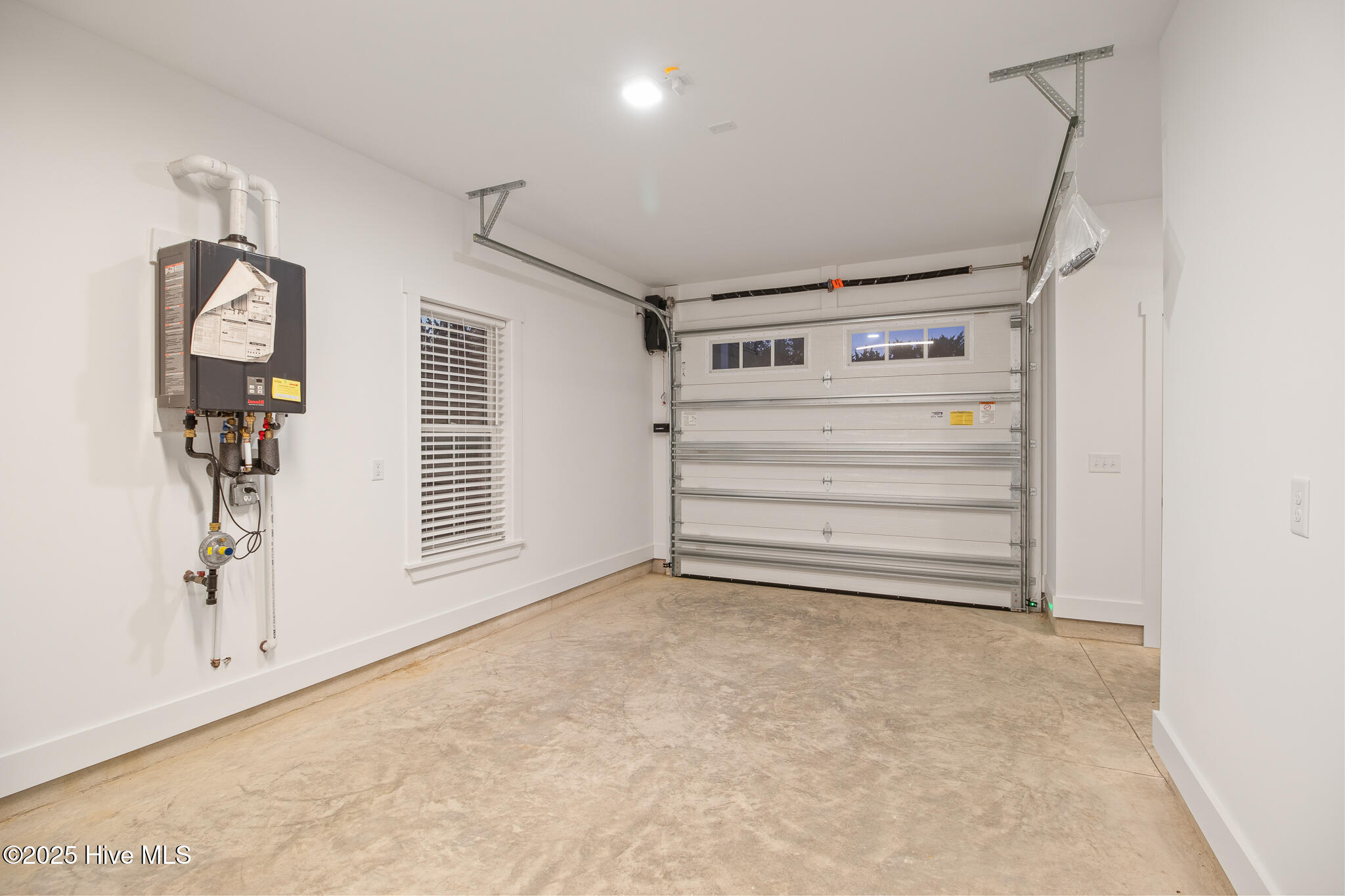 100568603 | Photo 45