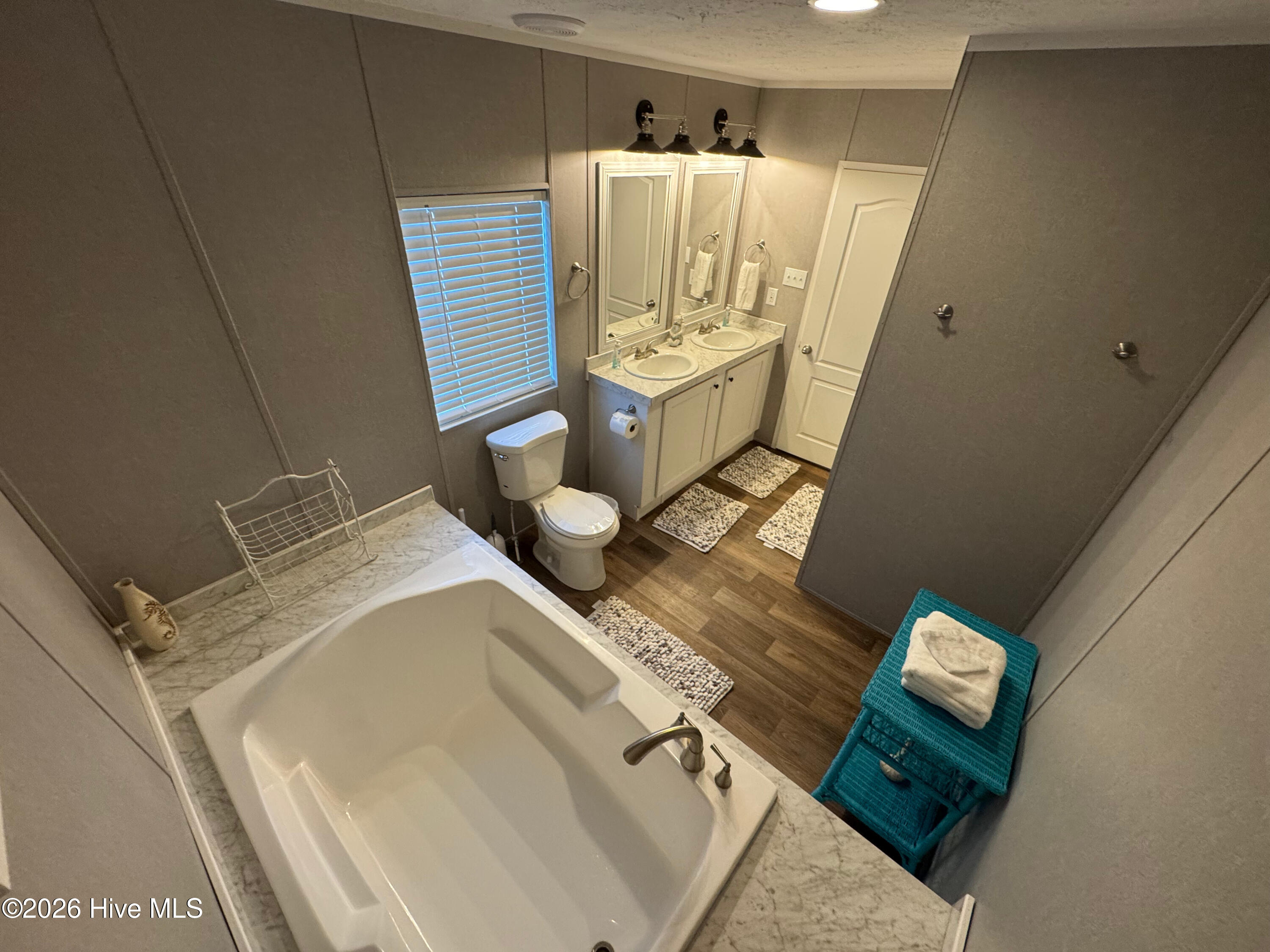 100558875 | Photo 15