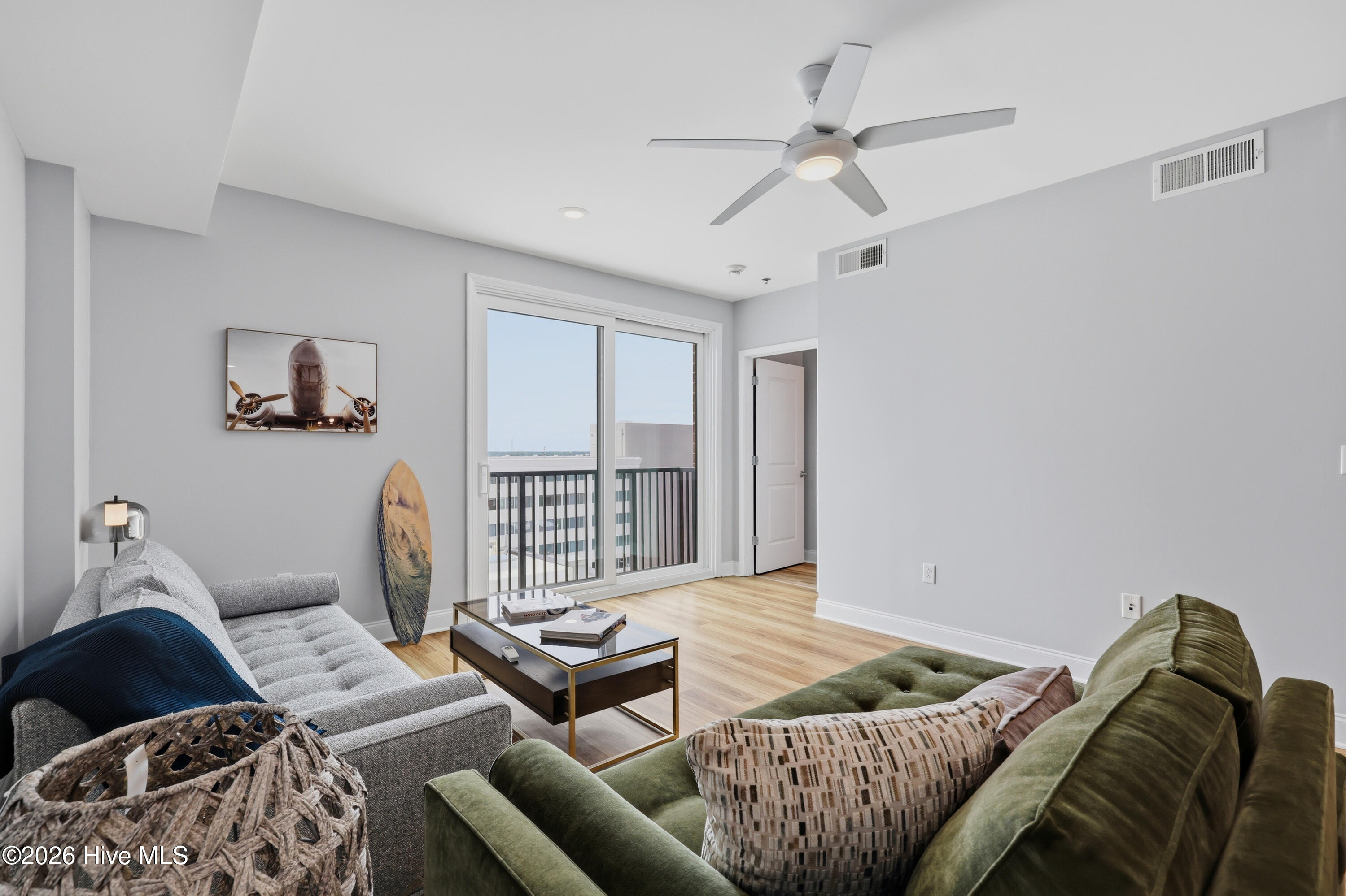 100571941 | Photo 19