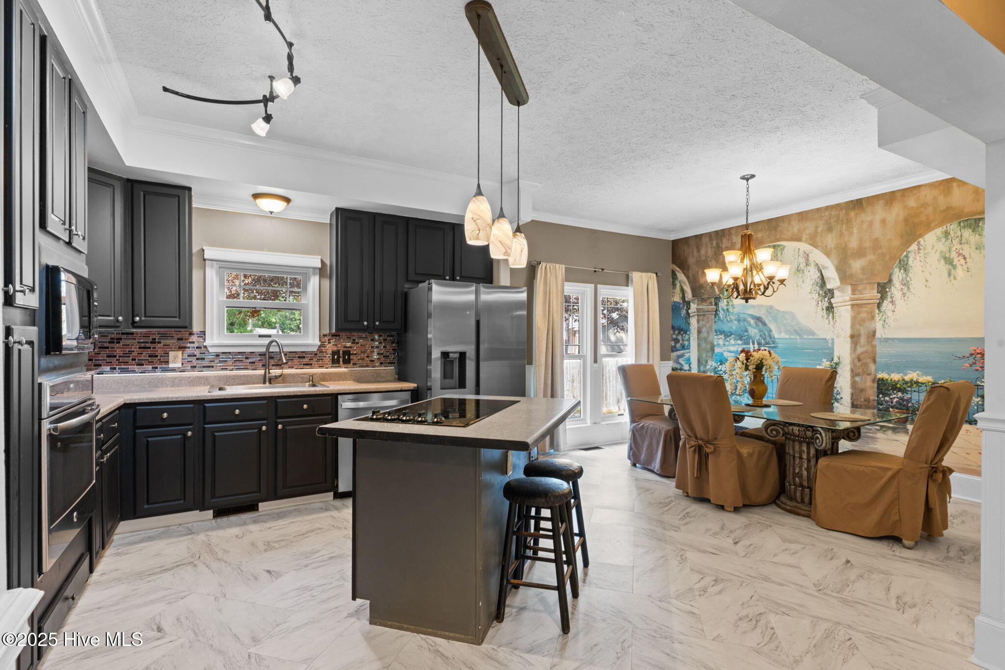 100531169 | Photo 19