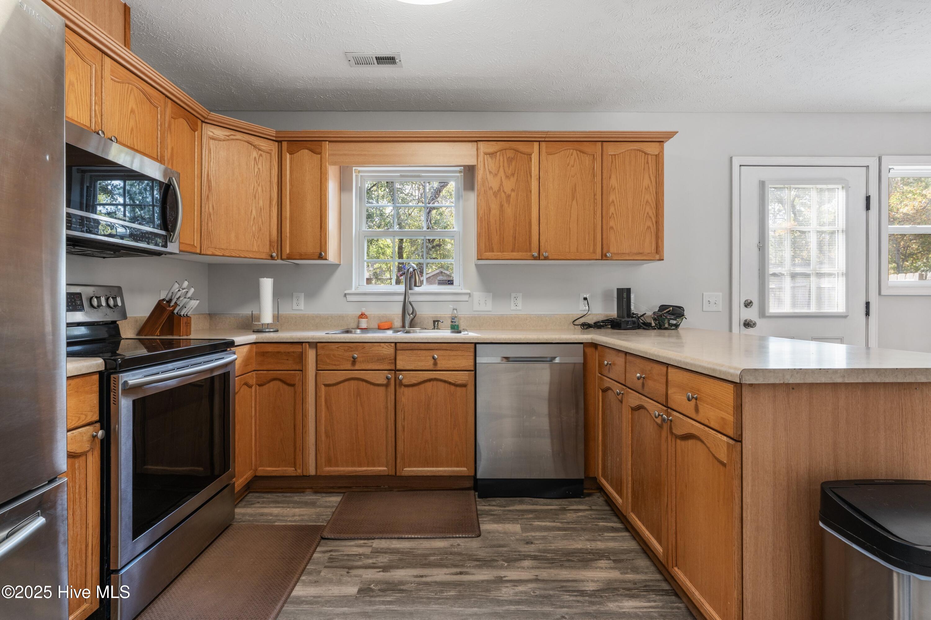 100542300 | Photo 12