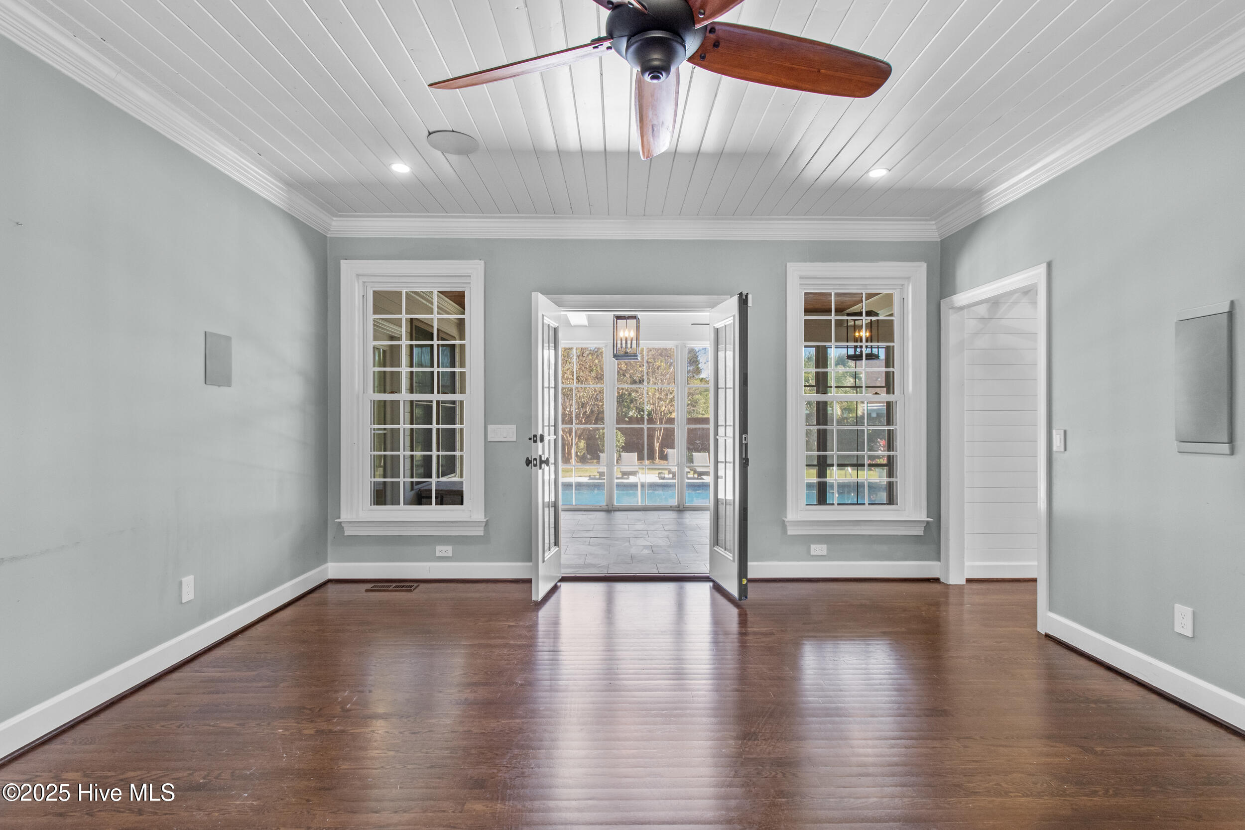 100538758 | Photo 19