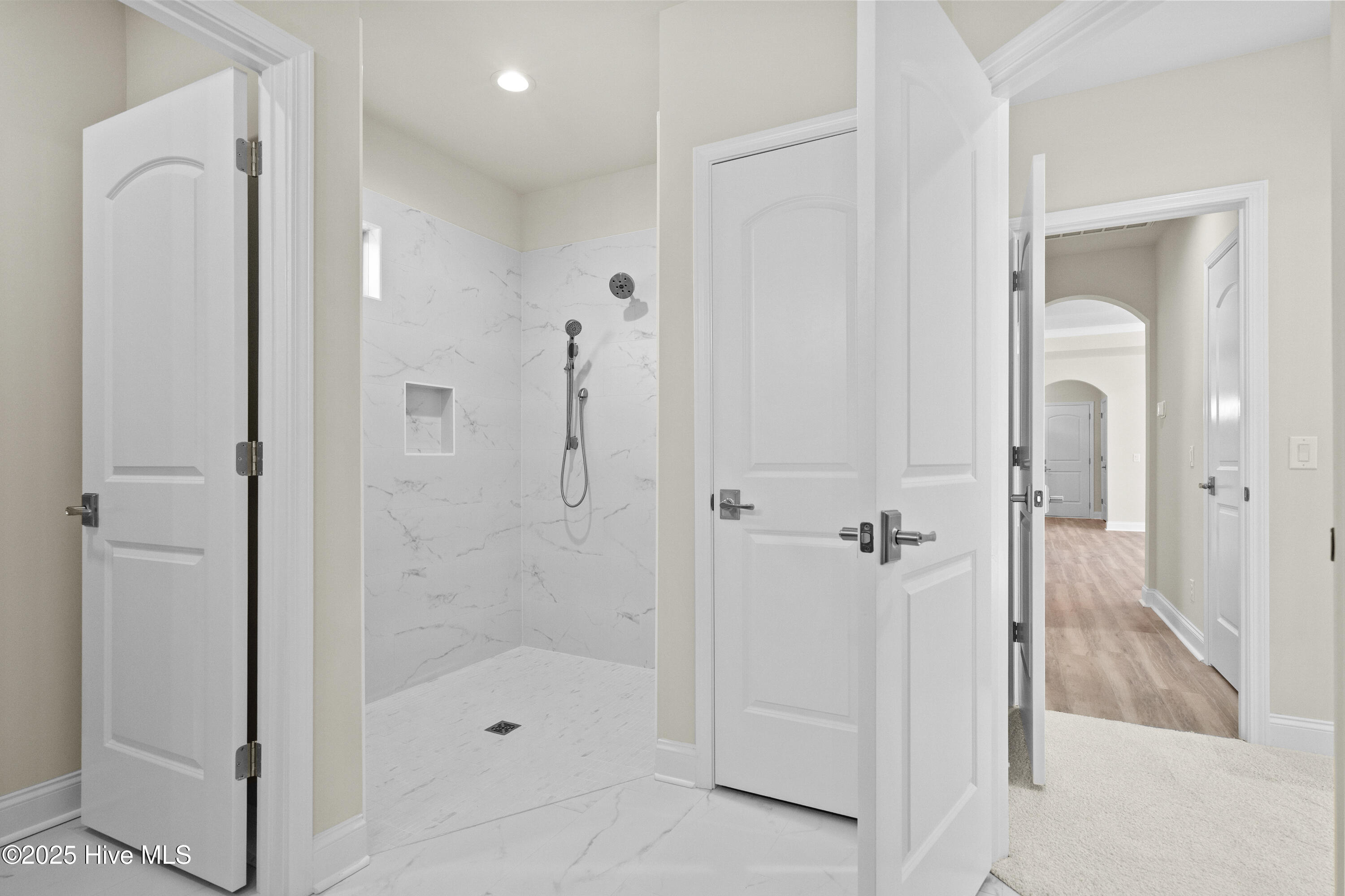 100499981 | Photo 32