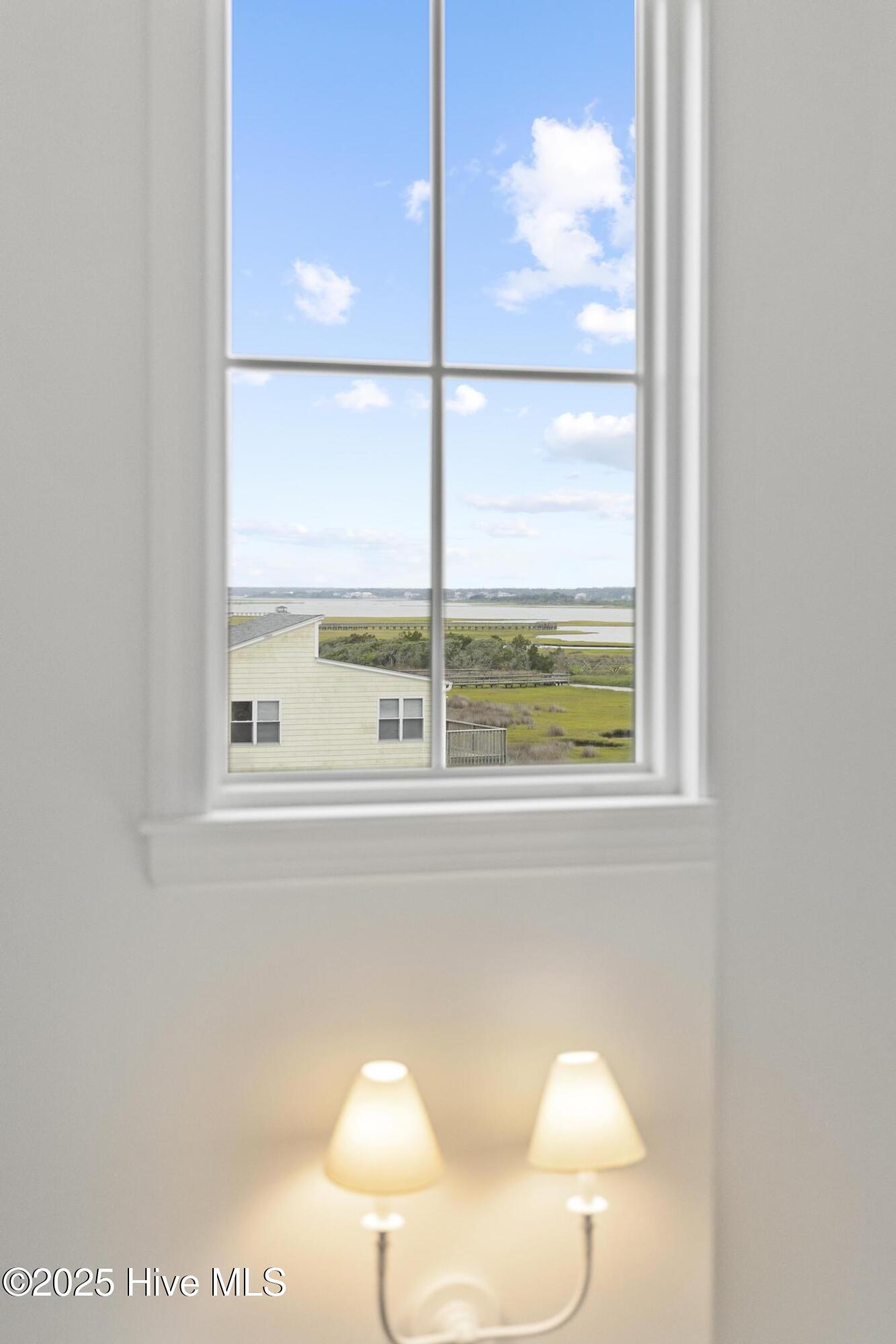 100565849 | Photo 76