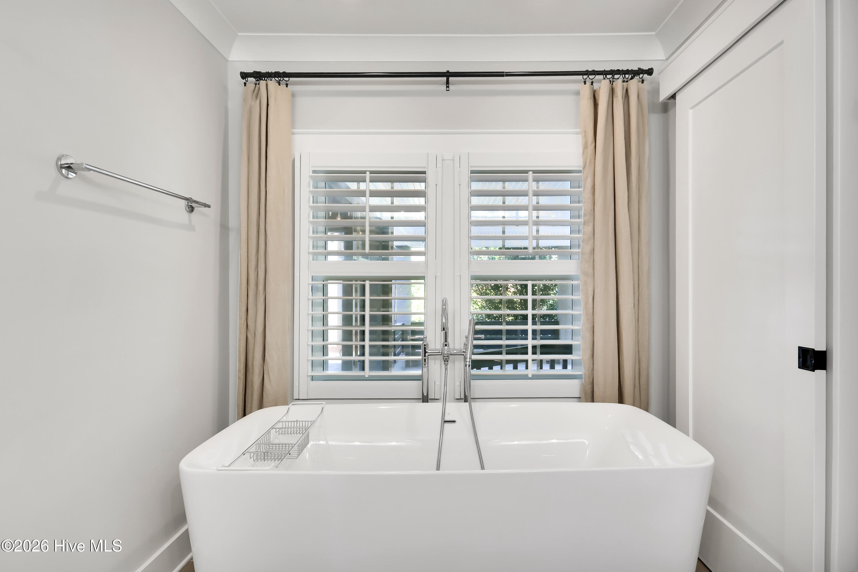 100565189 | Photo 28