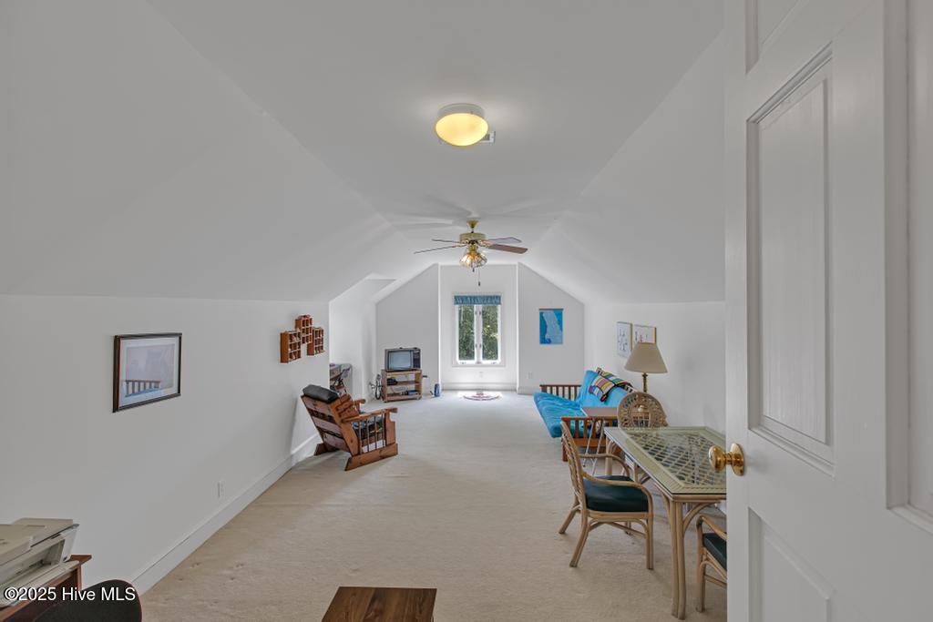 100530645 | Photo 35