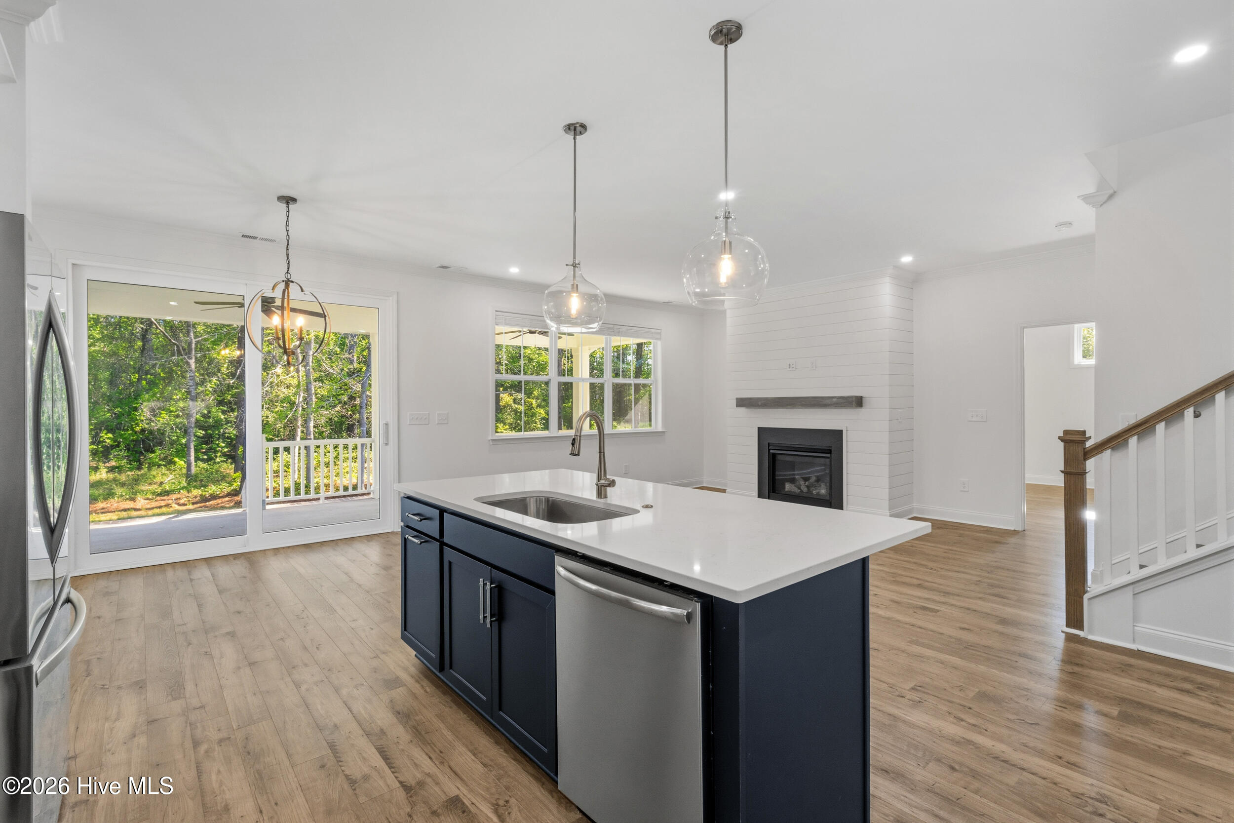 100567721 | Photo 18