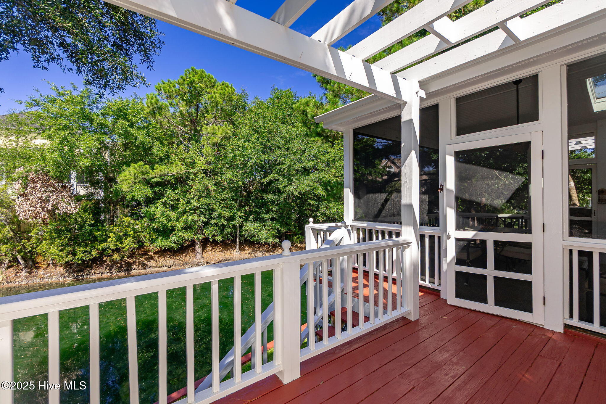 100516943 | Photo 24