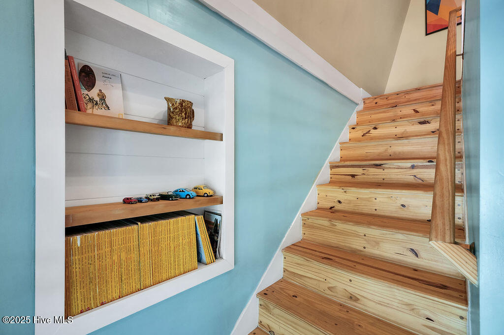 100538835 | Photo 23