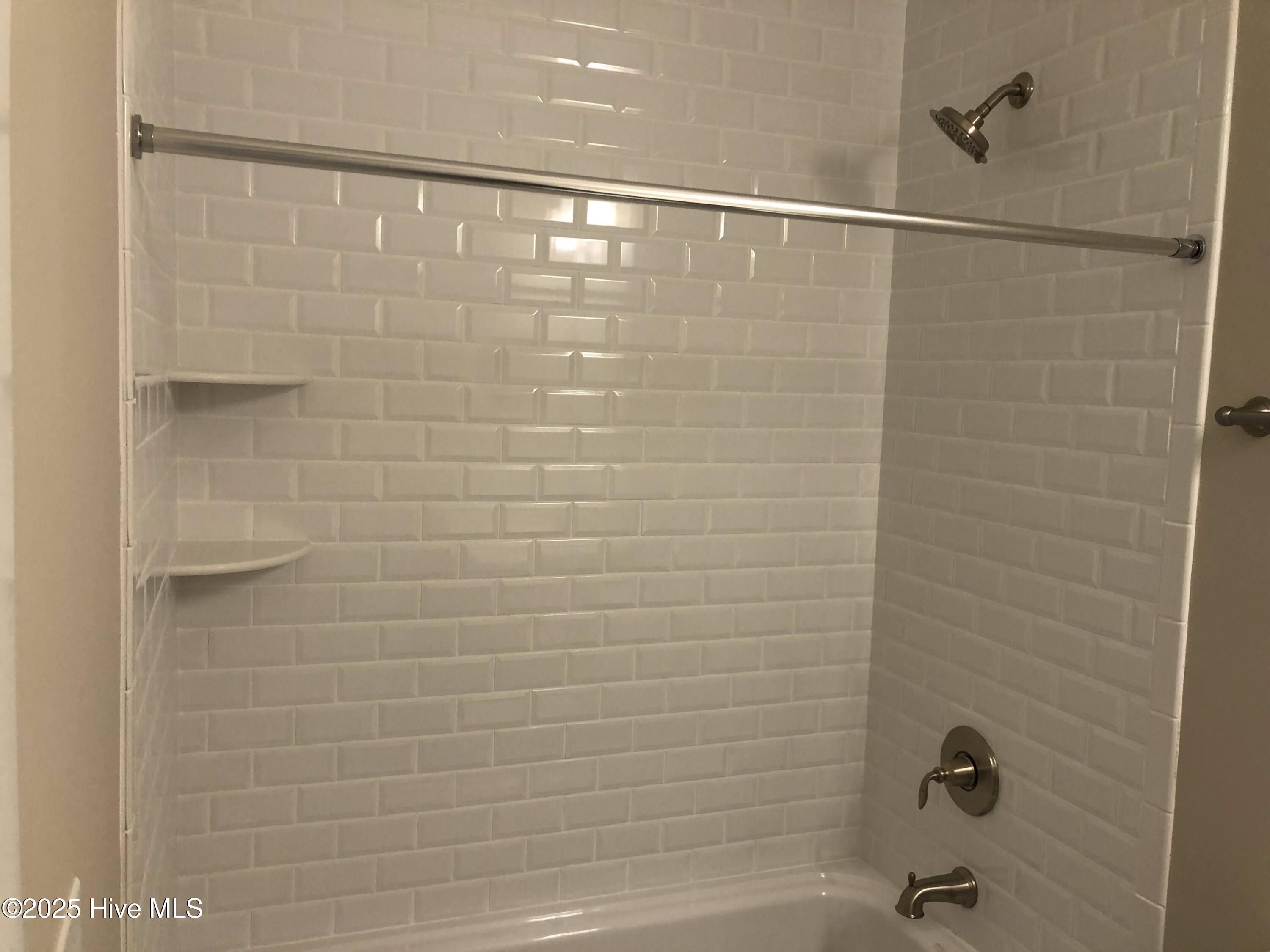 100530323 | Photo 26