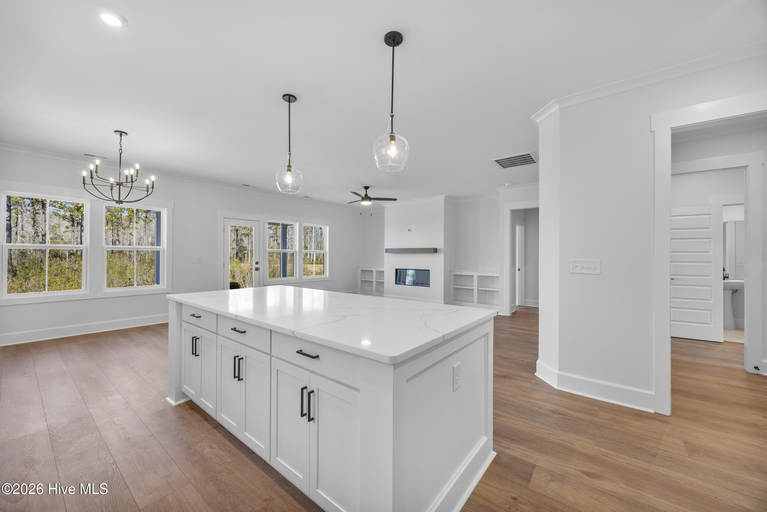 100560726 | Photo 22