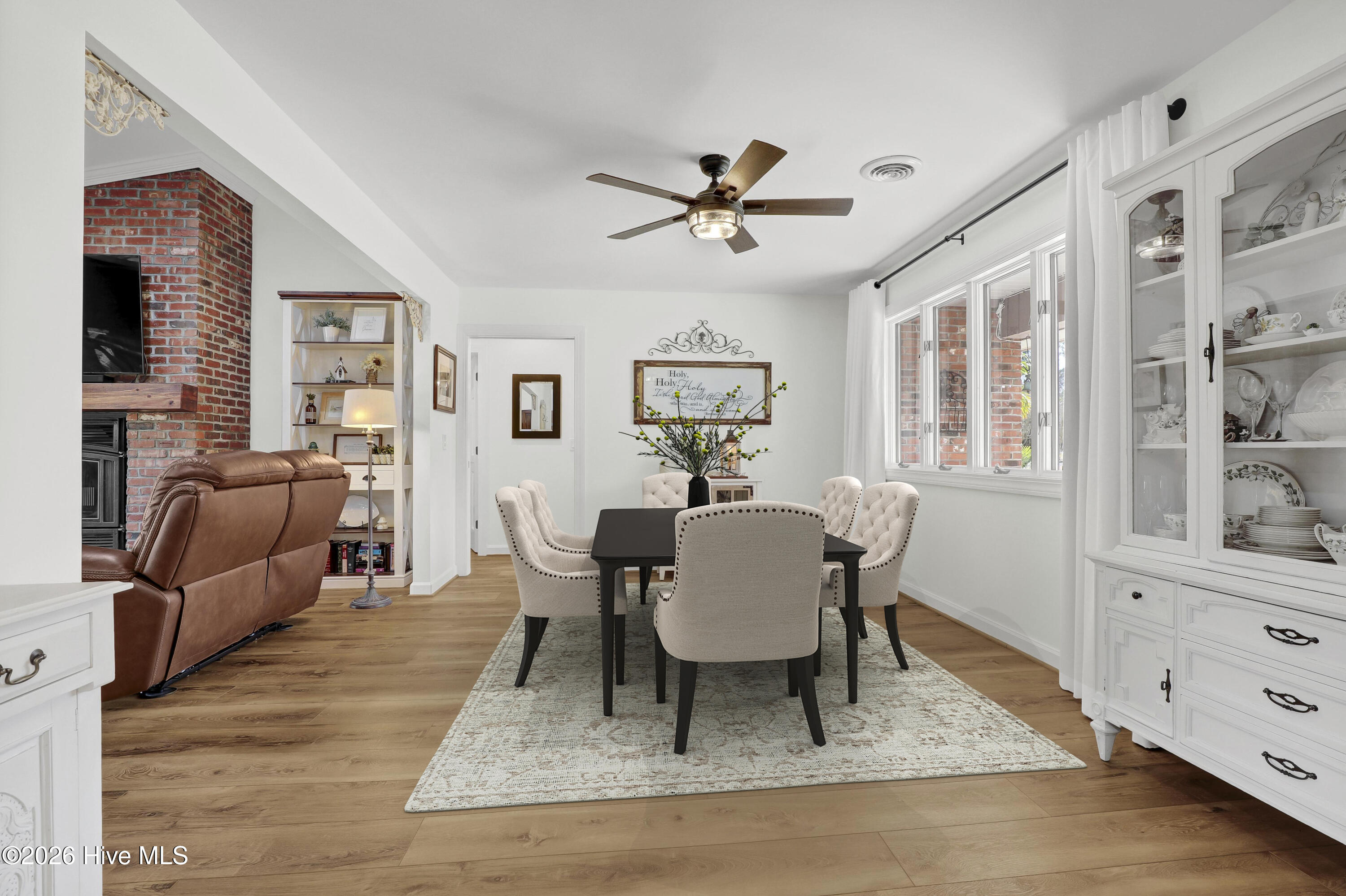 100548794 | Photo 15