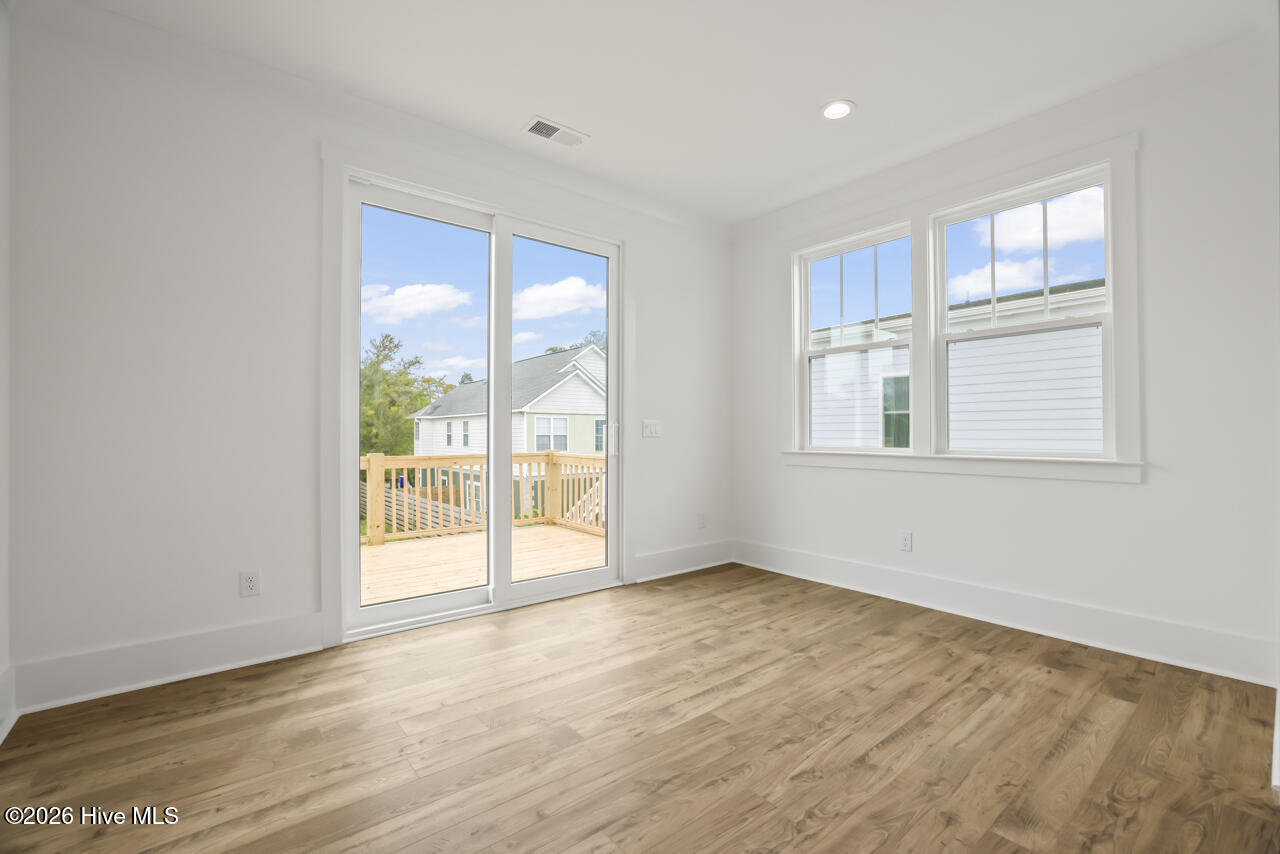 100544429 | Photo 15