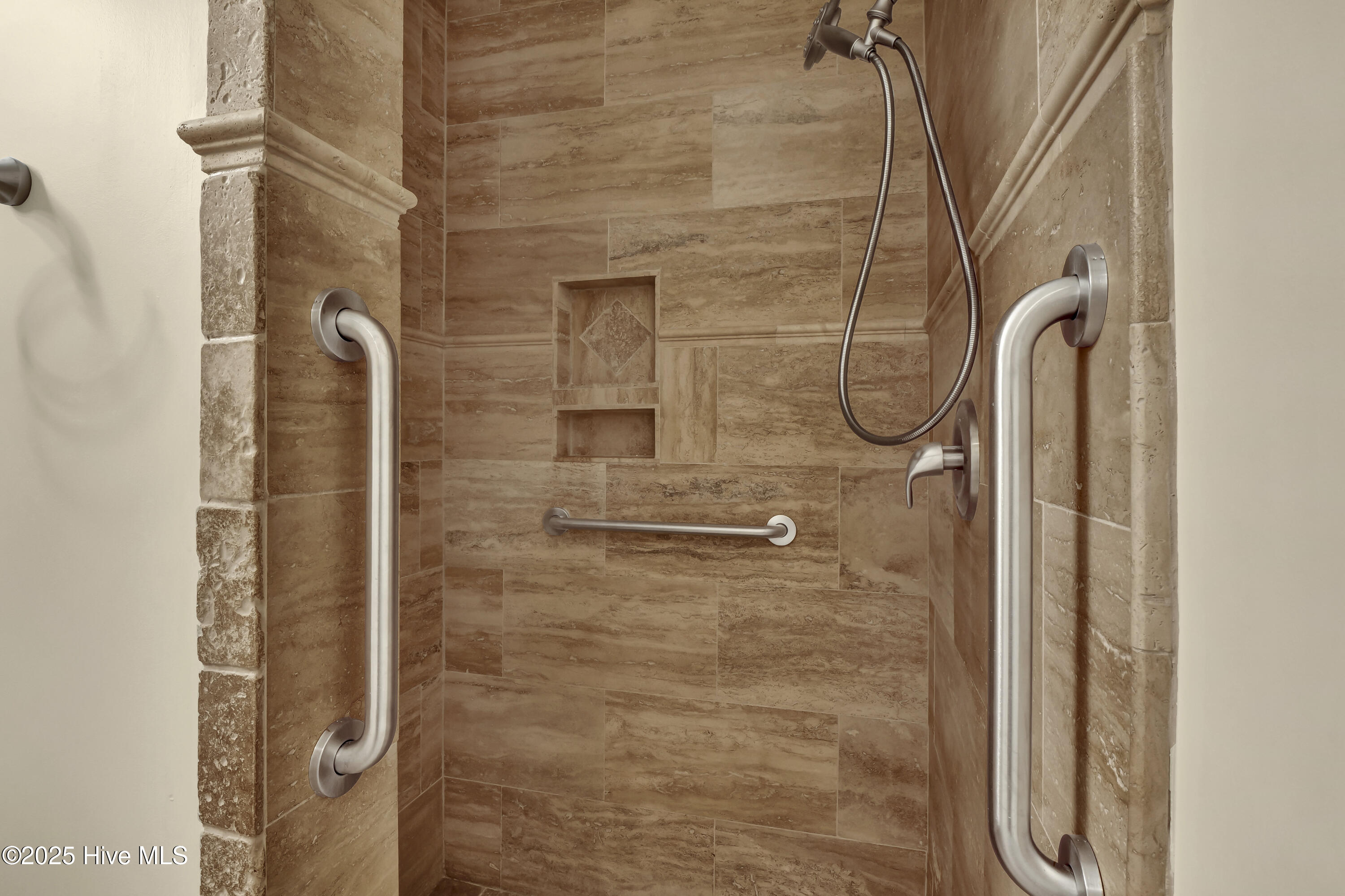 100545756 | Photo 12