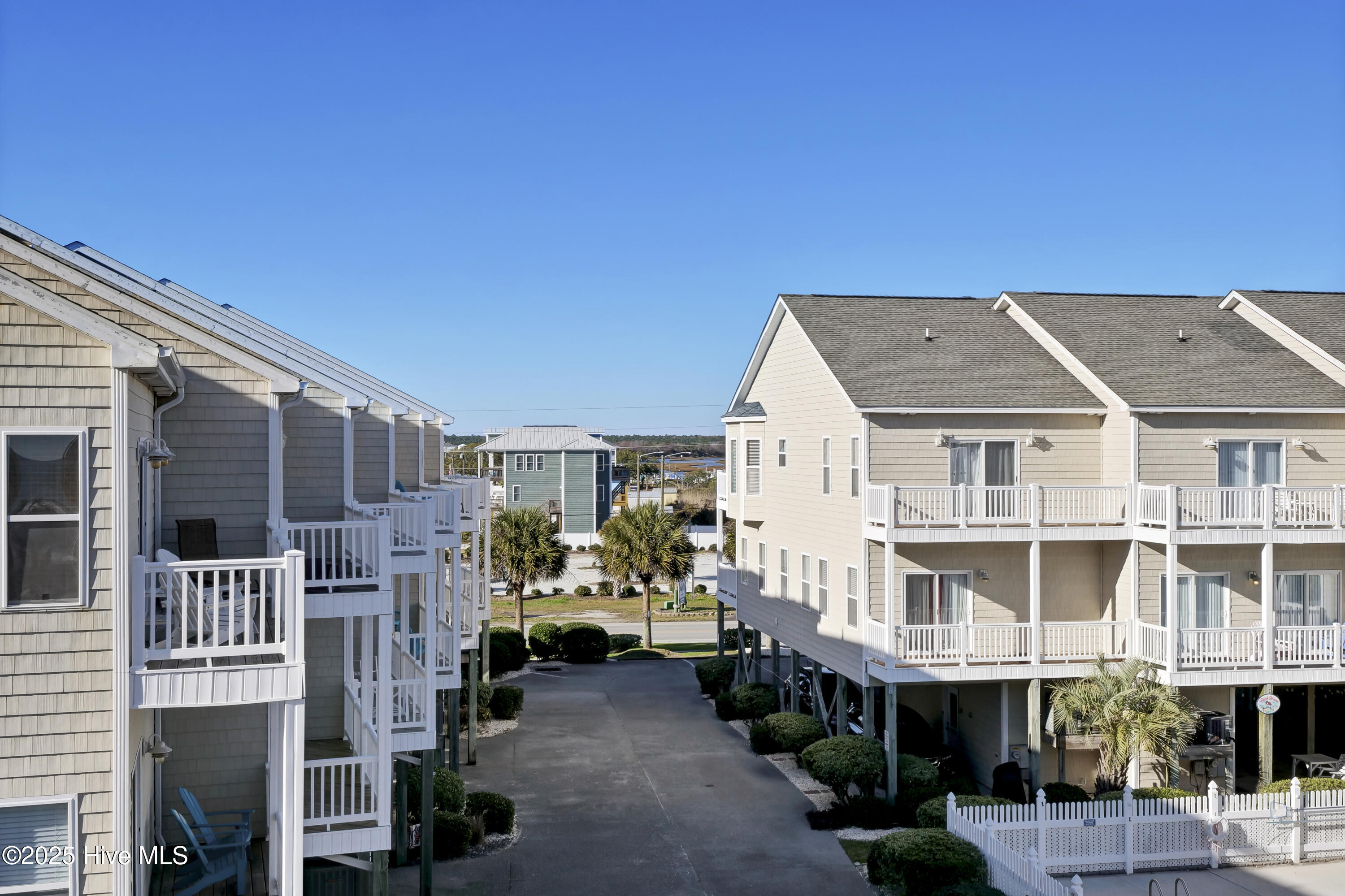 100535272 | Photo 38