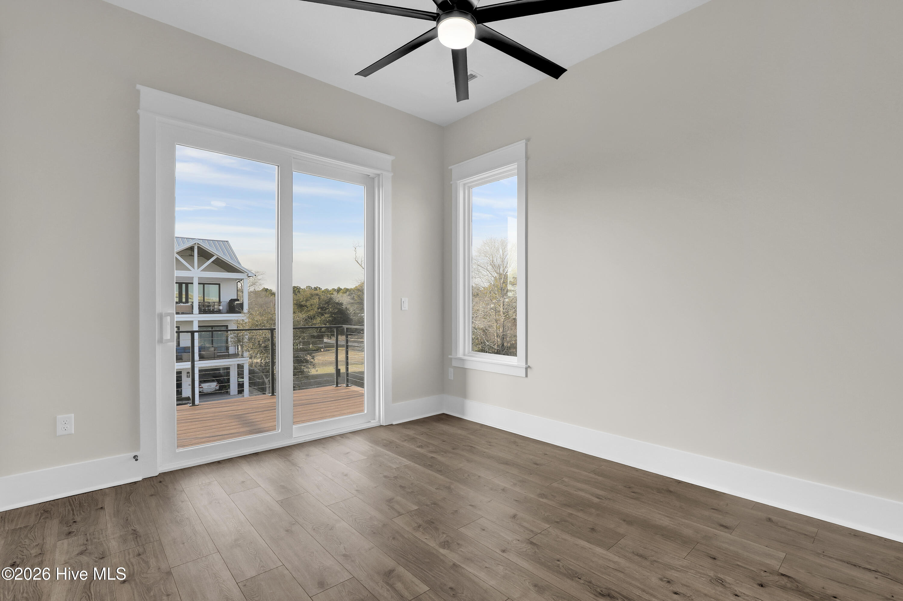 100556414 | Photo 28