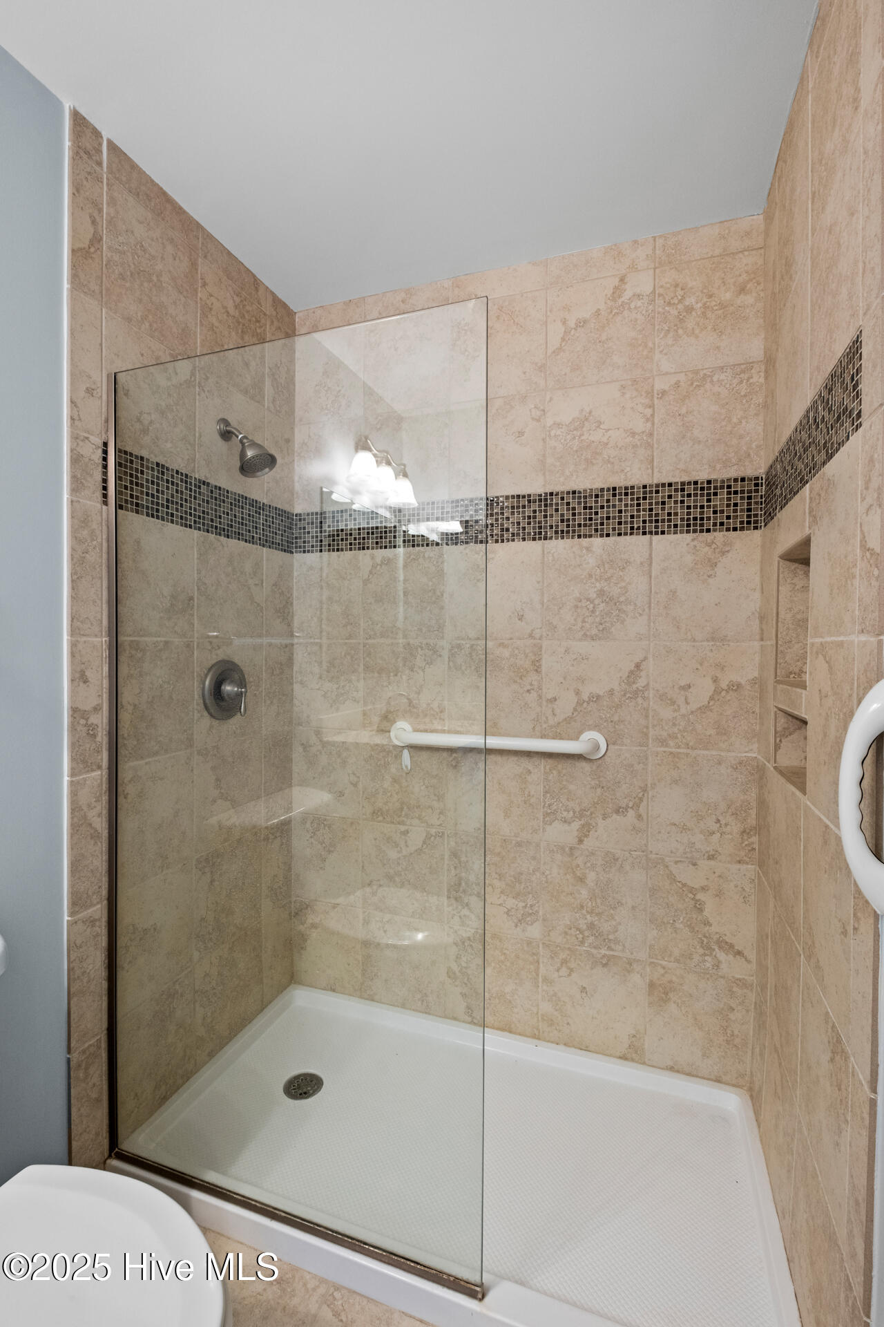 100526390 | Photo 37