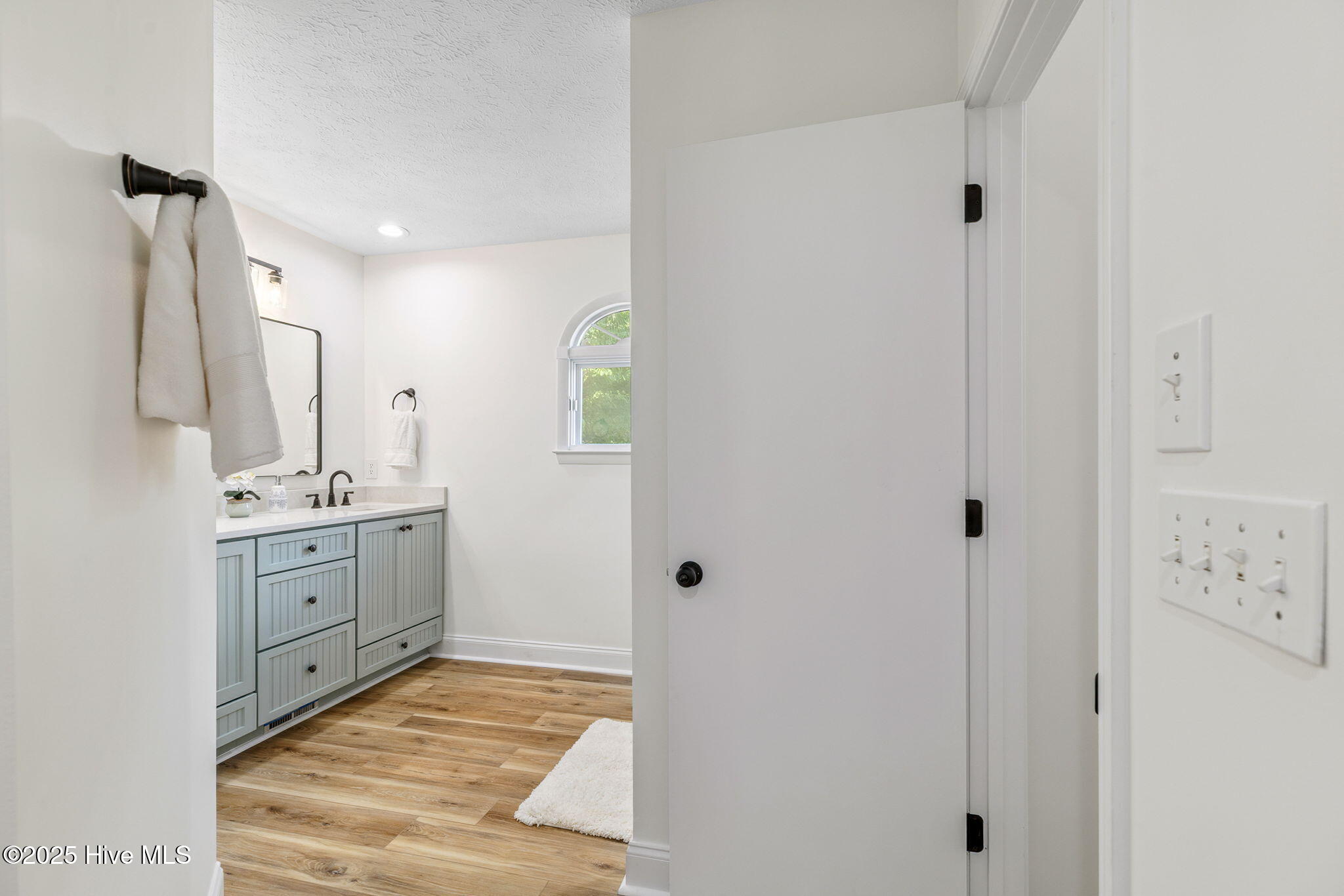 100517778 | Photo 28