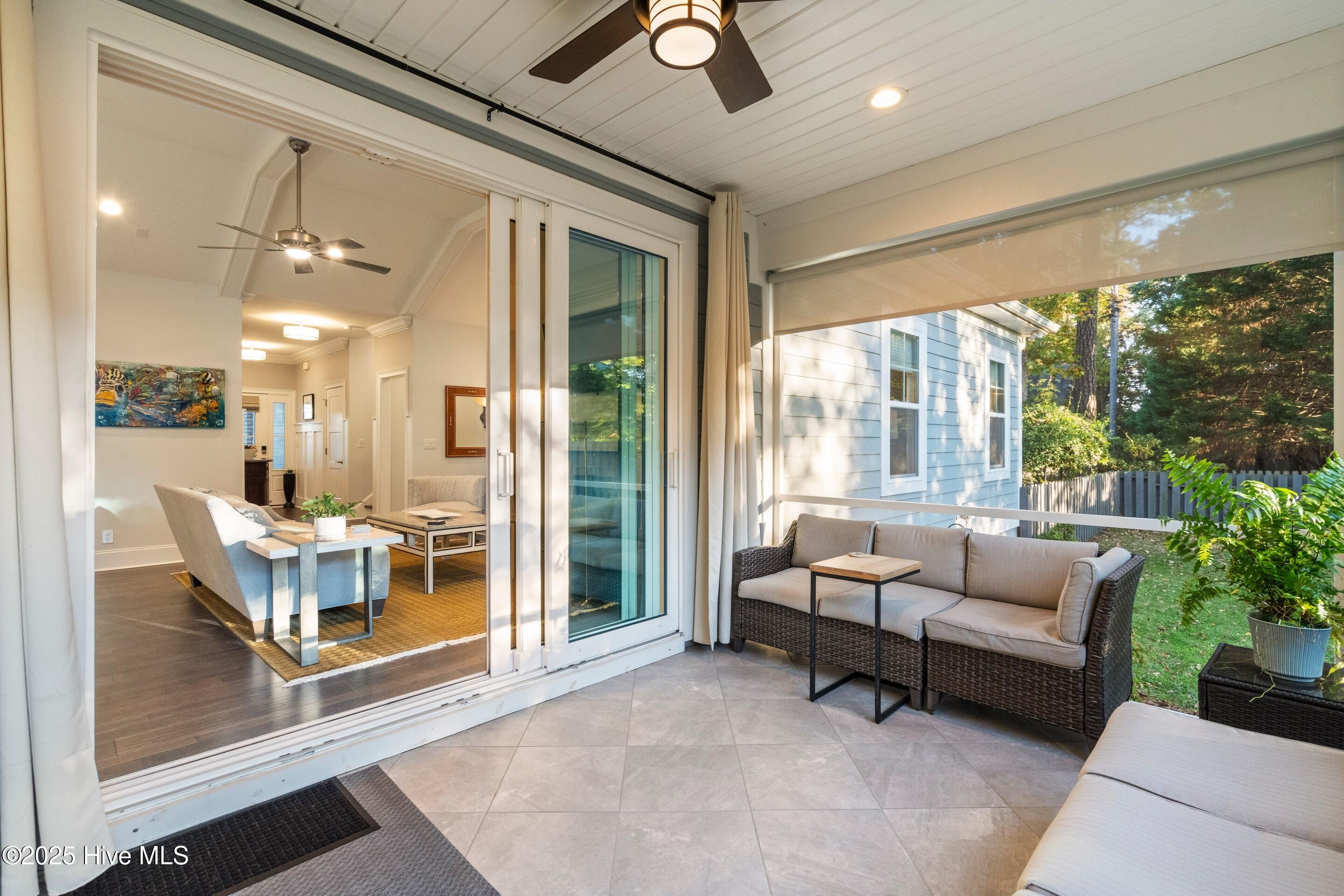 100542073 | Photo 43