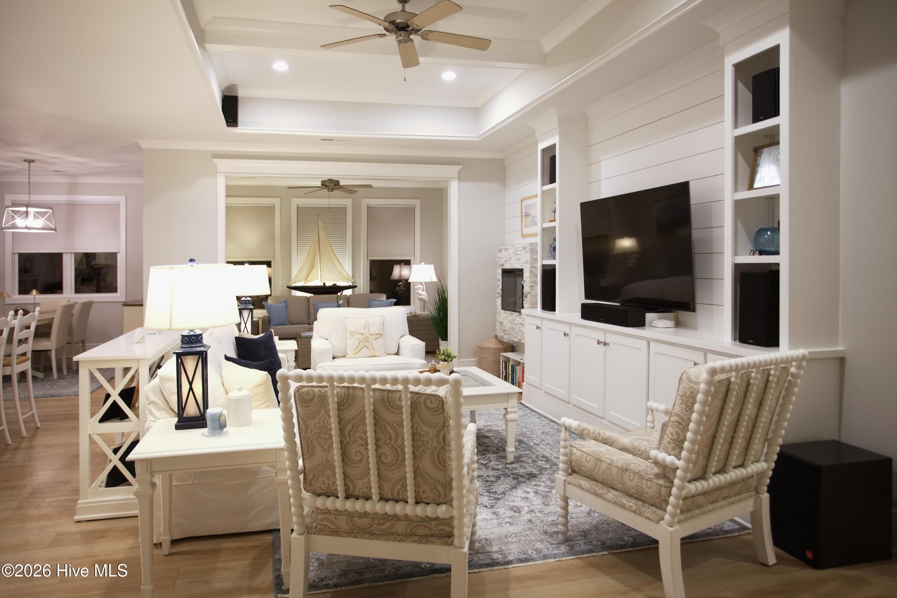 100548790 | Photo 14