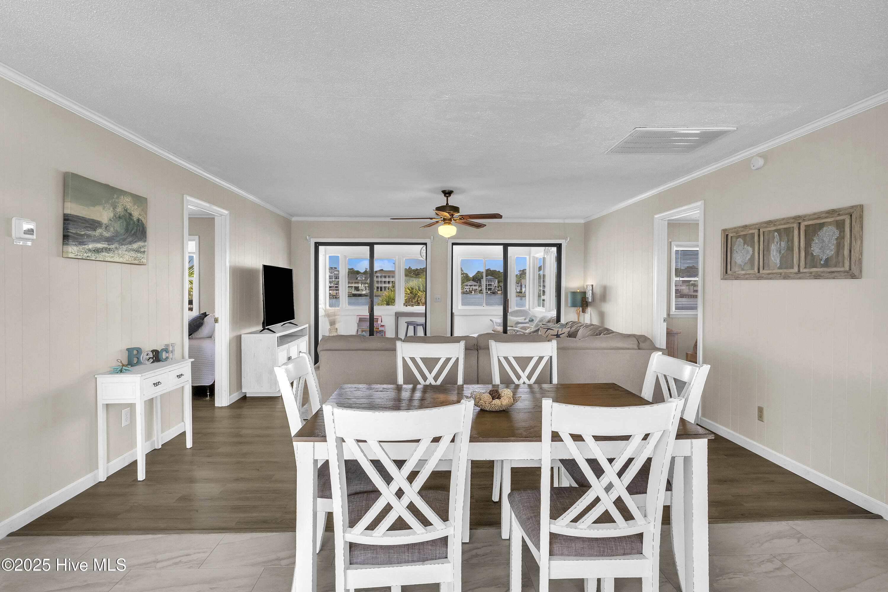 100545312 | Photo 19