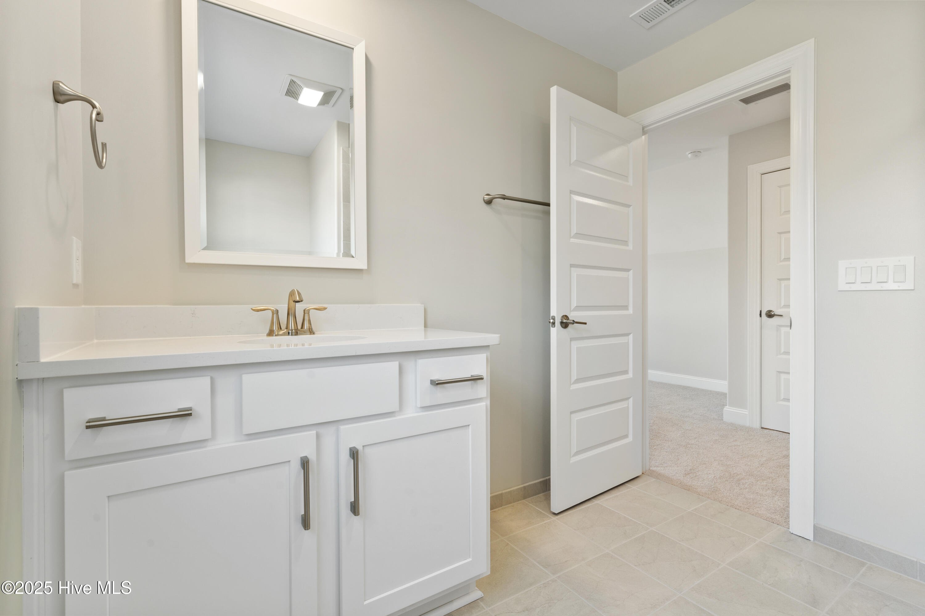 100526979 | Photo 18