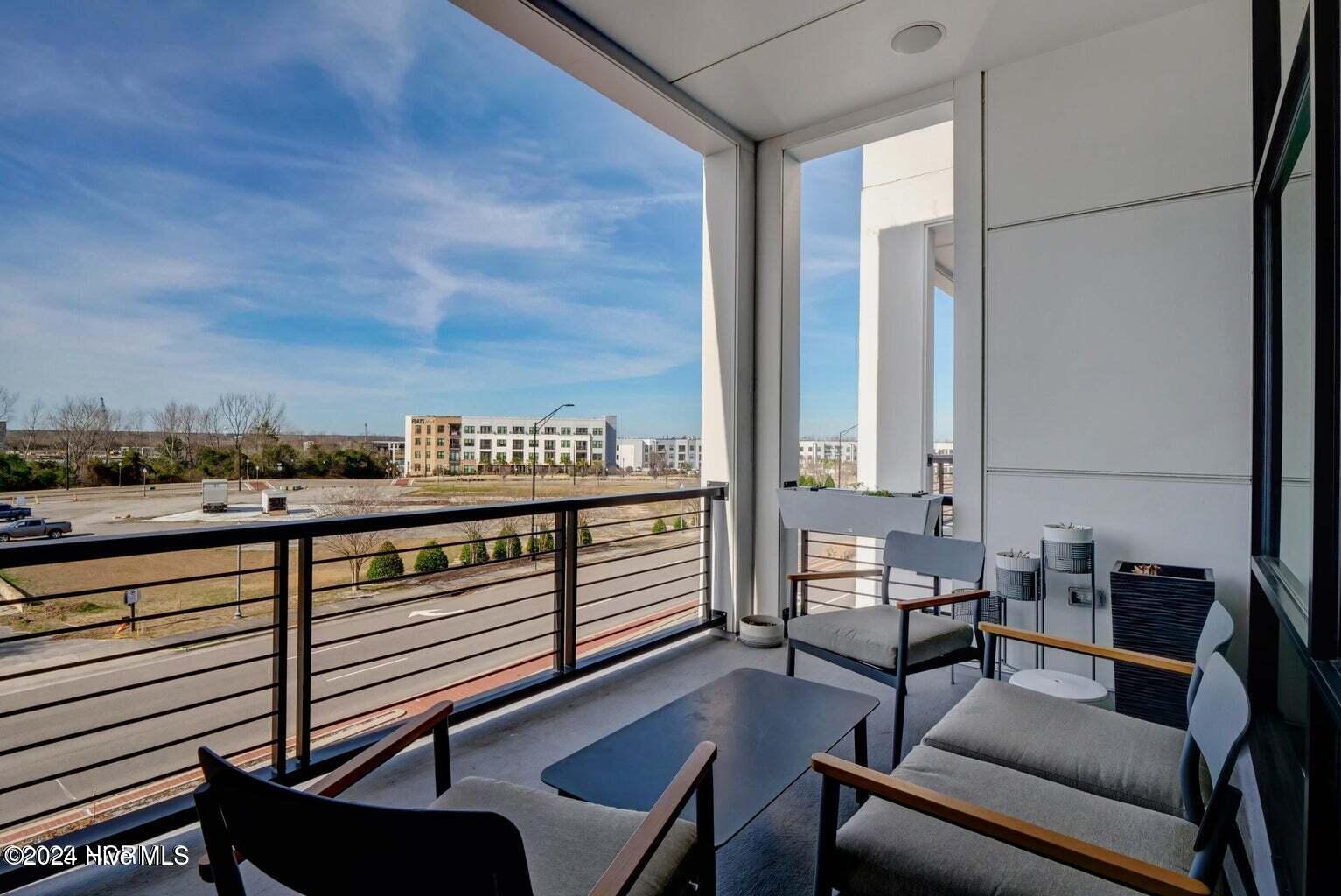 100548668 | Photo 25