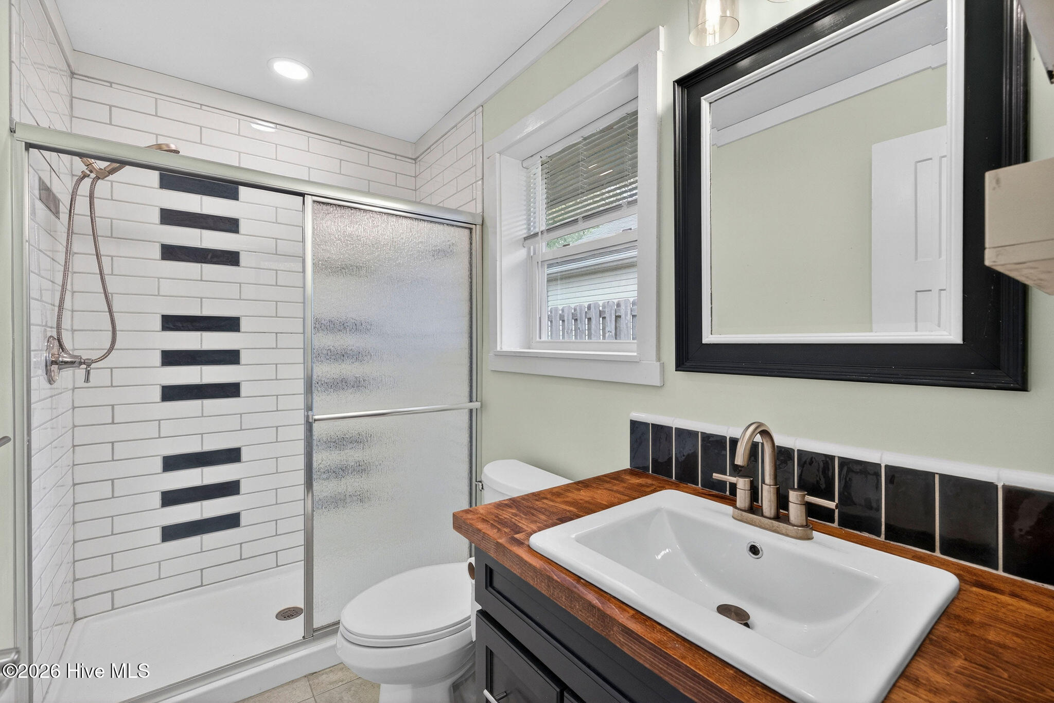 100570293 | Photo 33