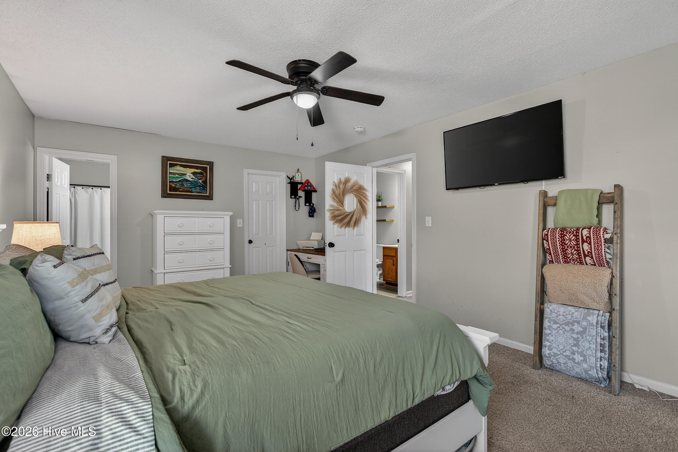 100557845 | Photo 11